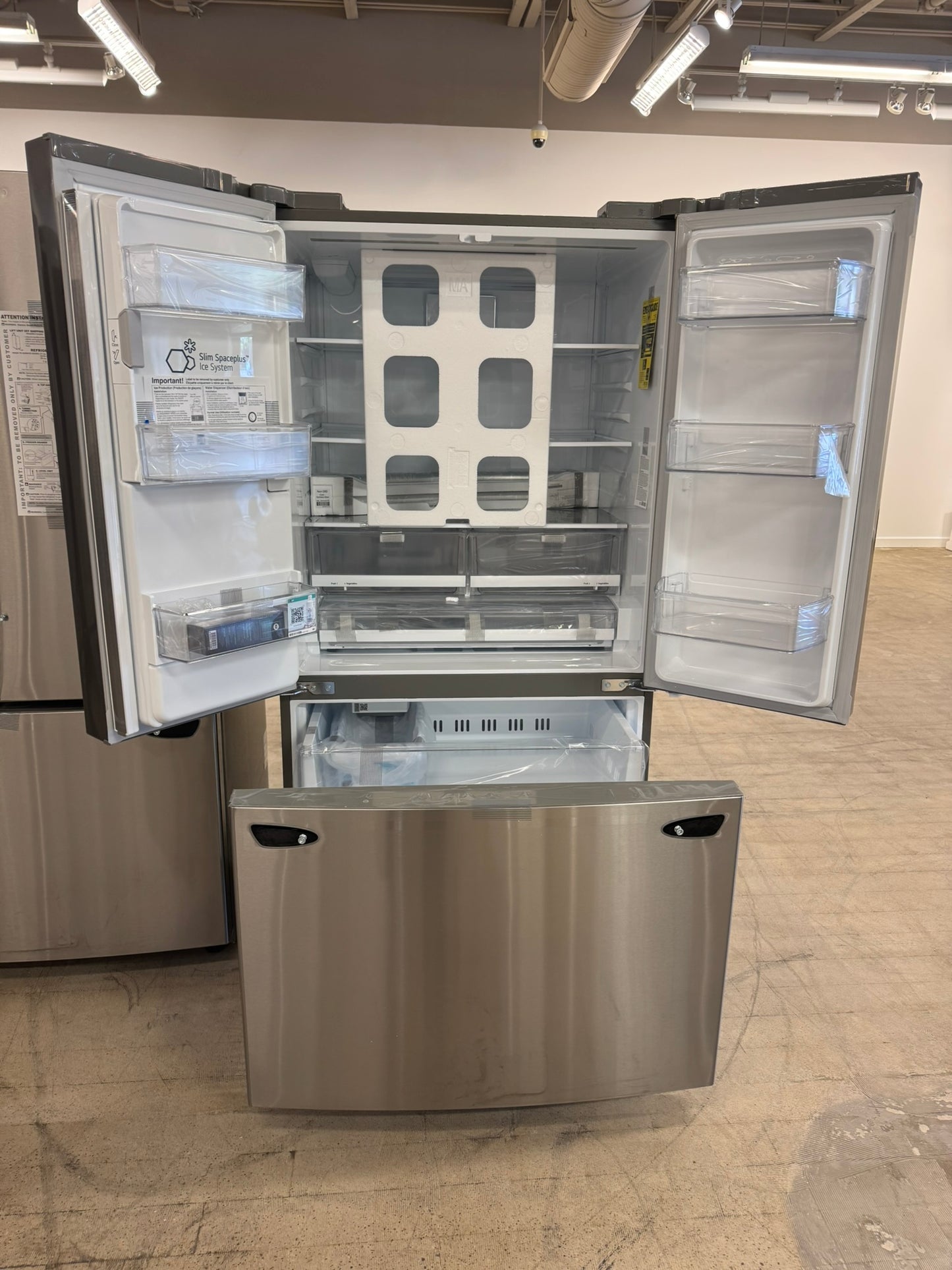 NEW! French Door Standard Depth Refrigerator with Dual Ice Makers MODEL: LHFS28XBS REF10367R