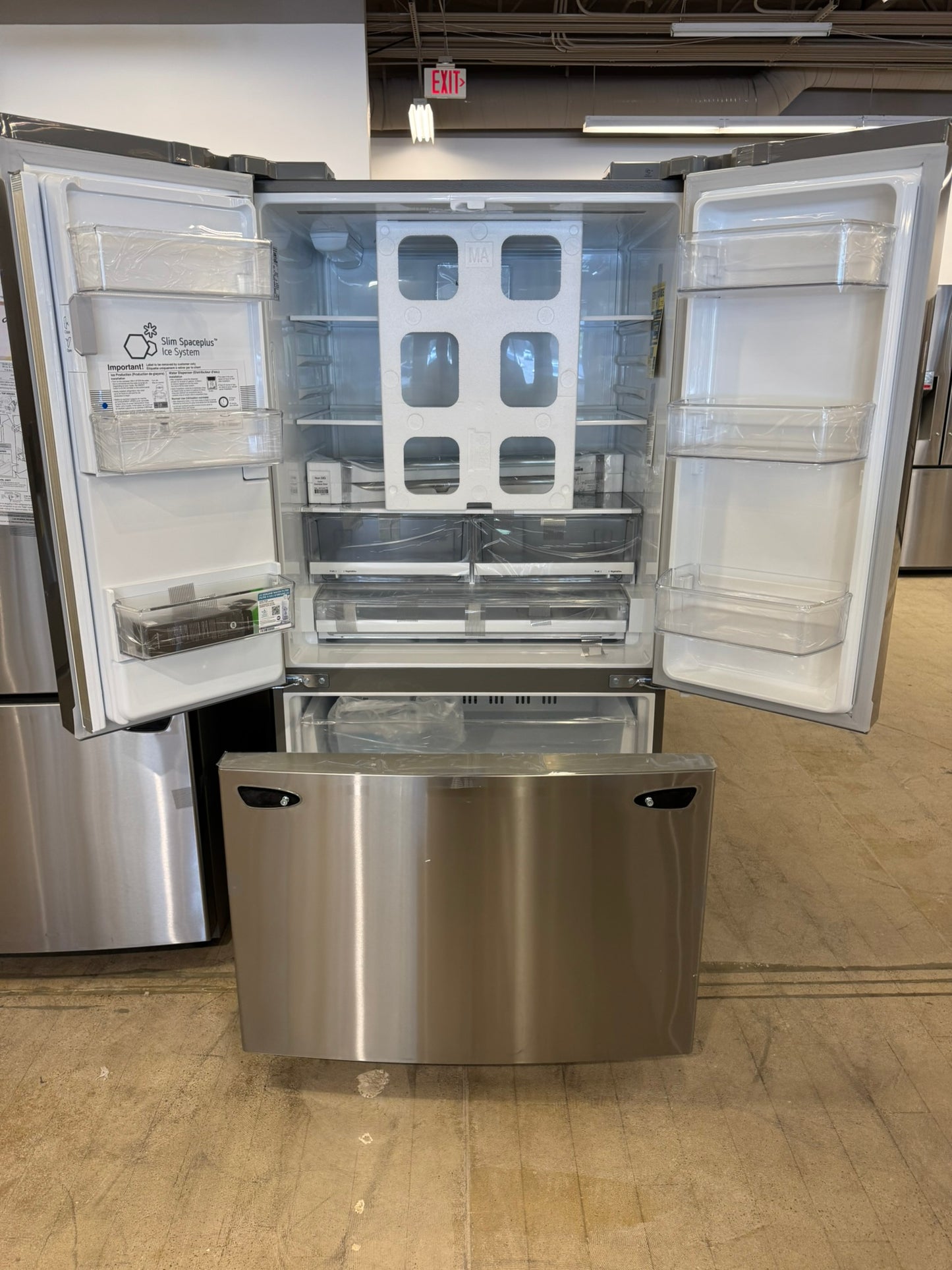 STANDARD DEPTH LG FRENCH DOOR REFRIGERATOR MODEL: LHFS28XBS REF10368R