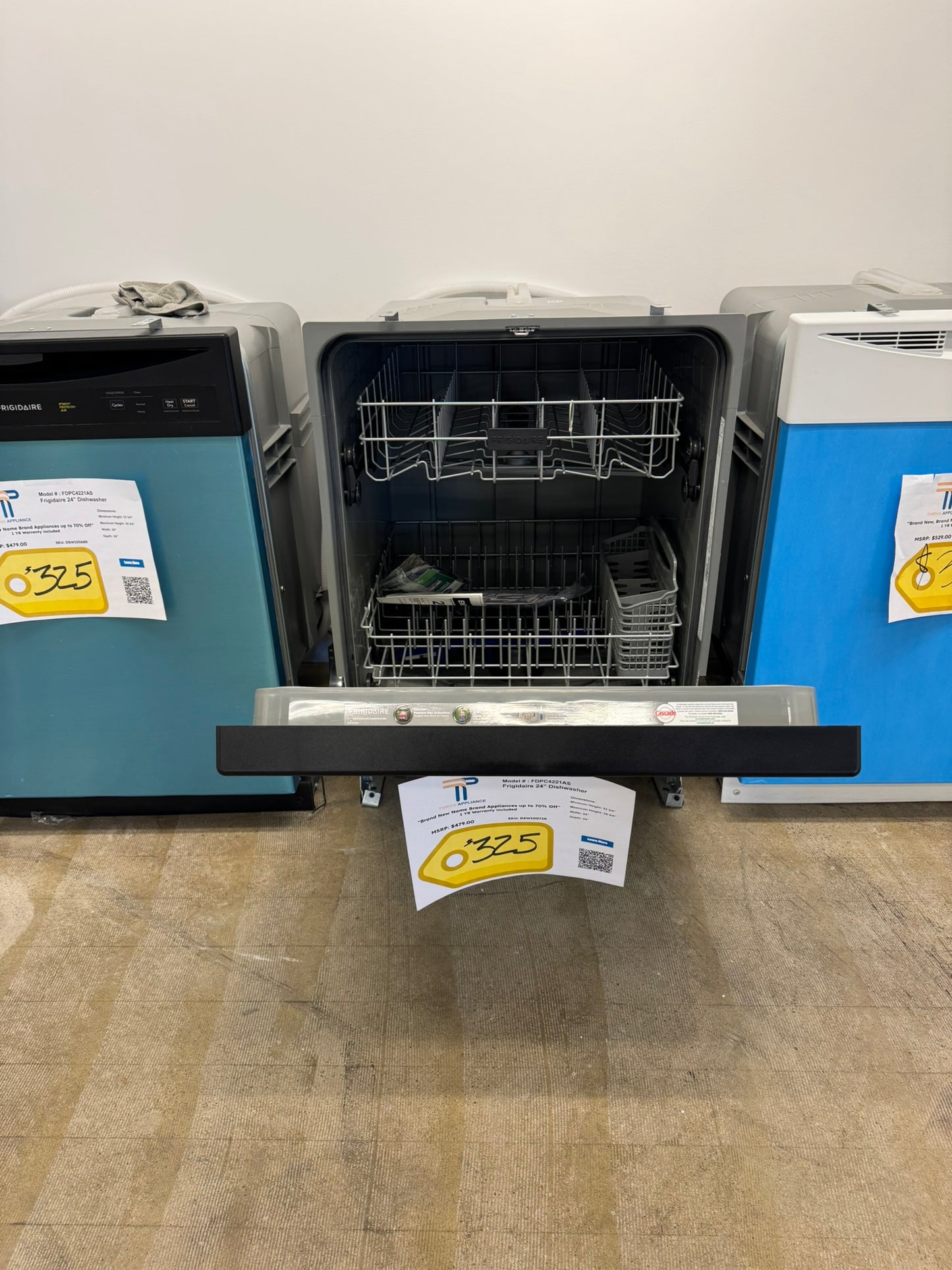 GREAT NEW FRIGIDAIRE DISHWASHER MODEL: FDPC4221AS DSW10072R