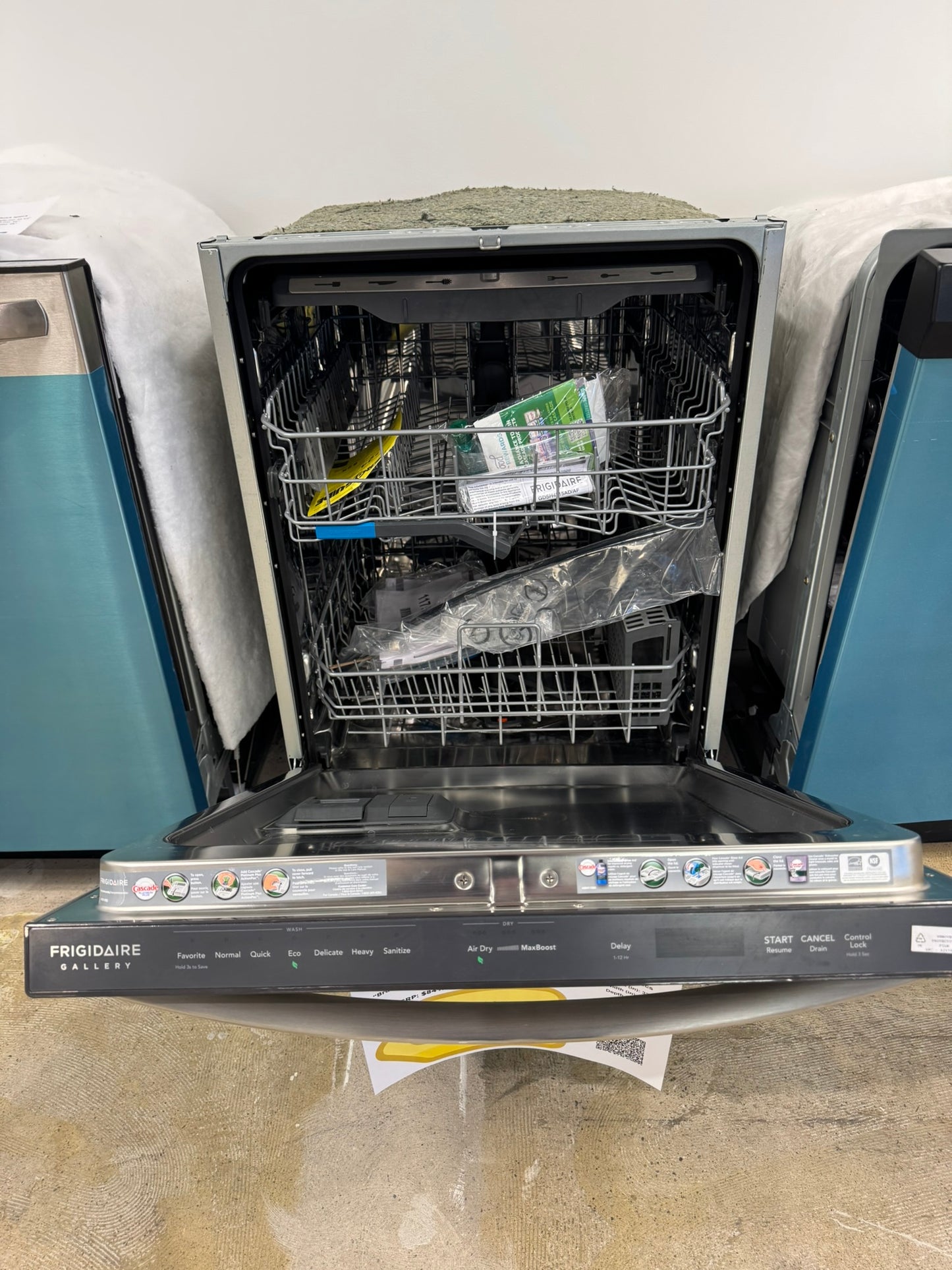 Frigidaire Gallery 24" Stainless Steel Tub Built-In Dishwasher MODEL: GDSH4715AF DSW10075R