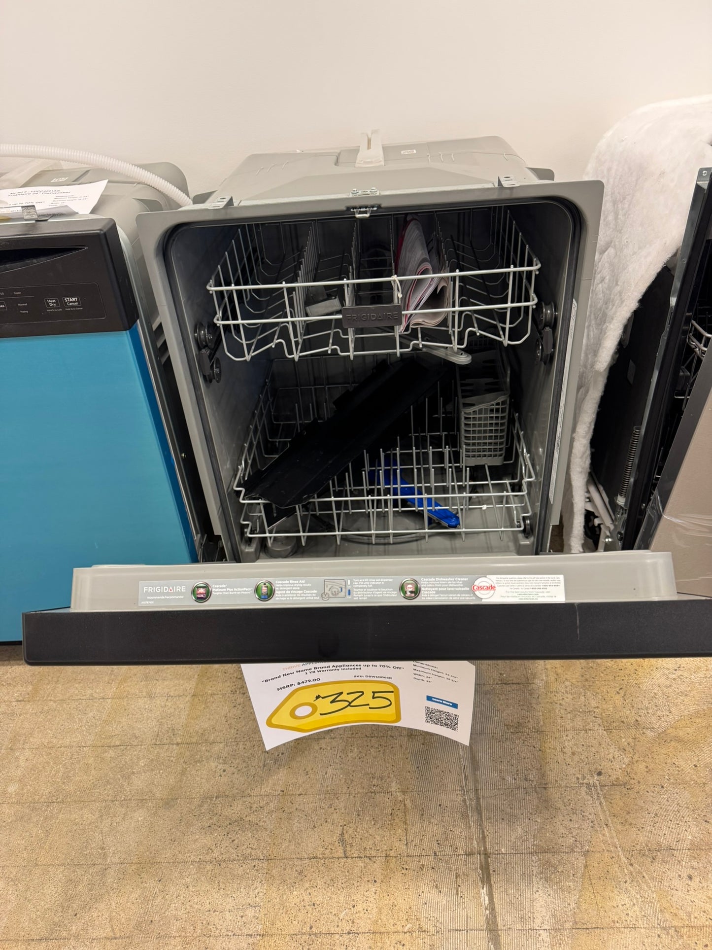 BRAND NEW! Frigidaire Built-in Dishwasher MODEL: FDPC4221AS DSW10065R