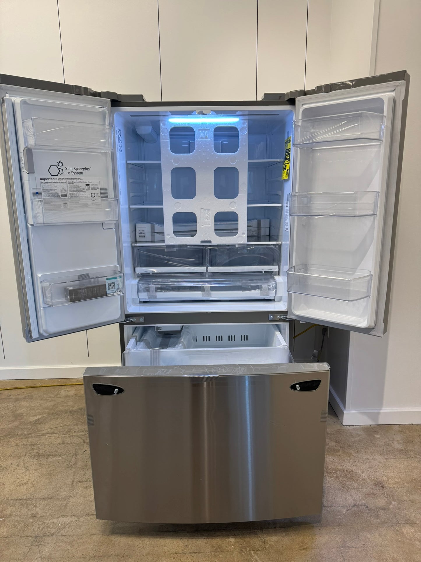 GREAT NEW FRENCH DOOR REFRIGERATOR WITH CRAFT ICE MODEL: LHFS28XBS REF10371R