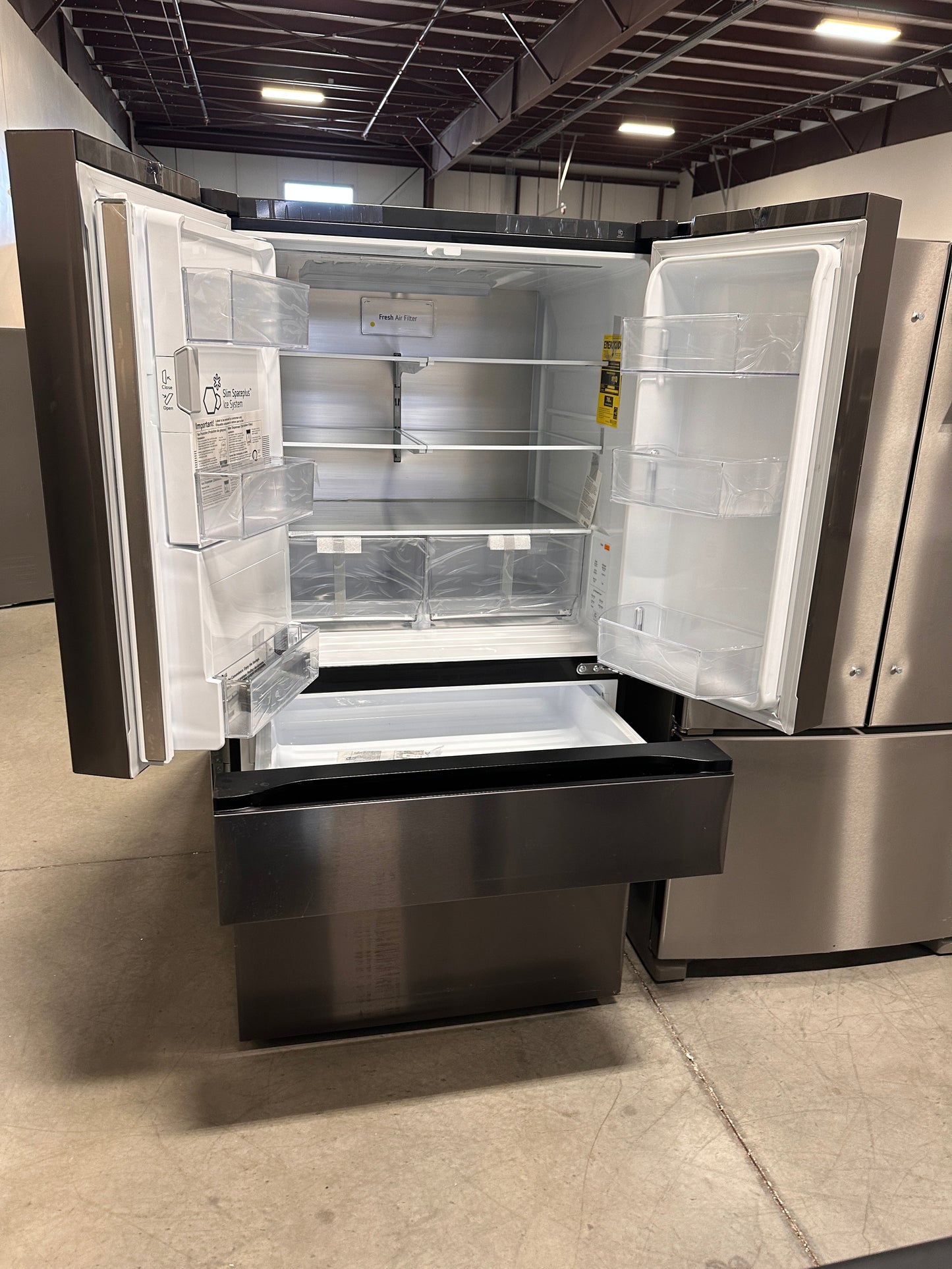 GREAT NEW LG STANDARD DEPTH BLACK STAINLESS STEEL REFRIGERATOR MODEL: LF29S8330D REF13585