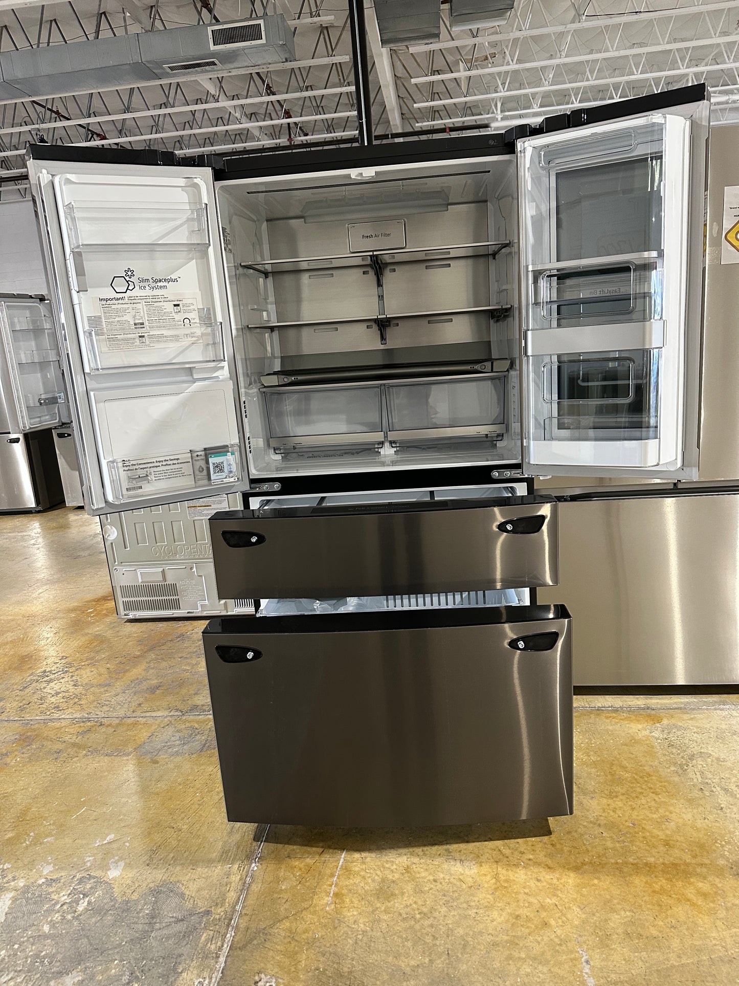 NEW LG COUNTER DEPTH INSTAVIEW REFRIGERATOR with CRAFT ICE MODEL: LRMVC2306D REF13931S