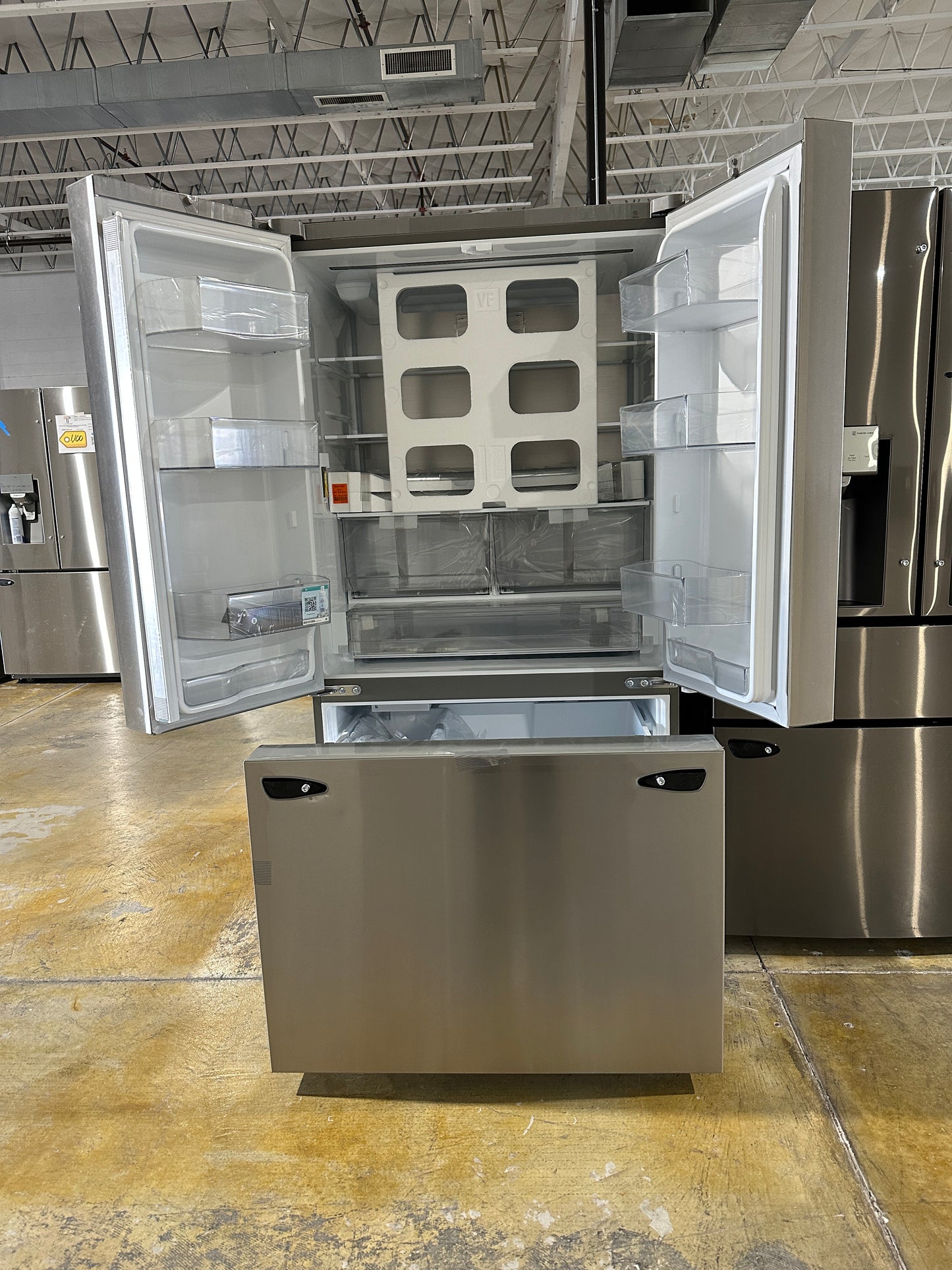 27 cu. ft. Smart Counter-Depth MAX French Door Refrigerator LG MODEL: LRFLC2706S REF13951S