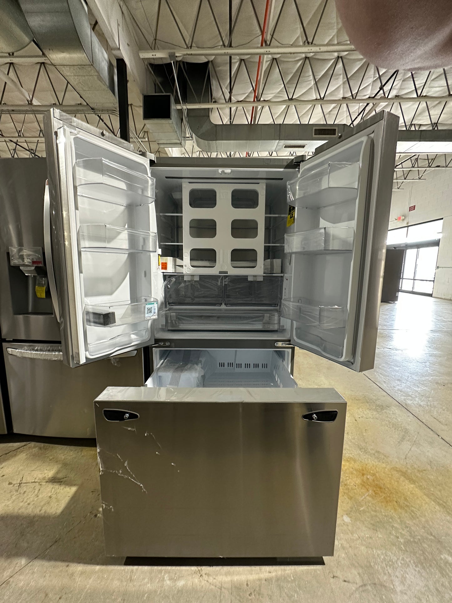 BRAND NEW! LG 32 Cu ft French Door Refrigerator MODEL: LRFLS3206S REF13944S