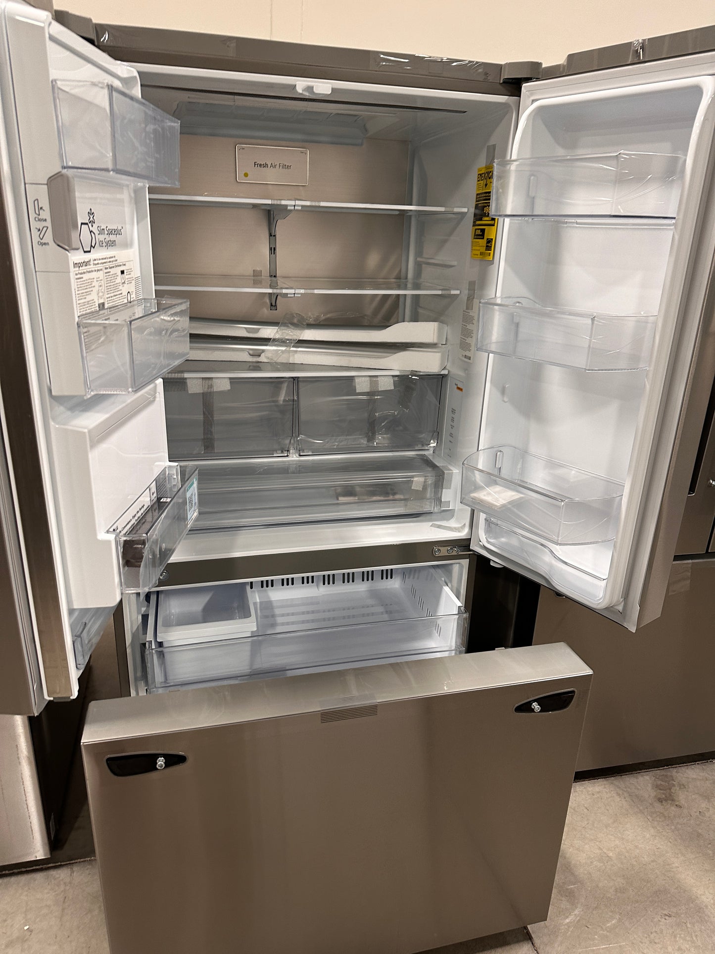GREAT NEW LG COUNTER DEPTH FRENCH DOOR REFRIGERATOR Model: LRFXC2606S REF13588