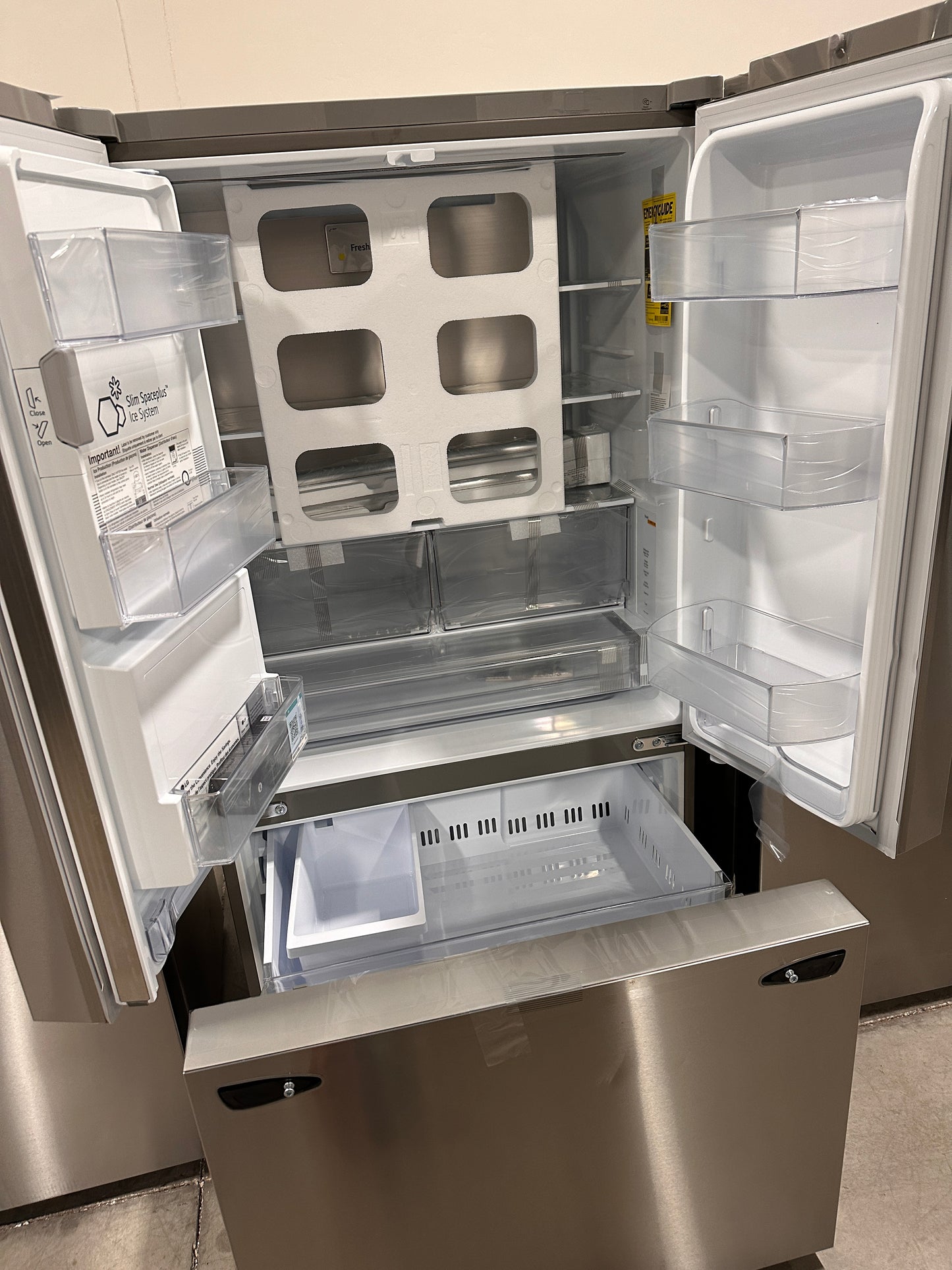 BRAND NEW COUNTER-DEPTH SMART REFRIGERATOR Model: LRFXC2606S REF13567