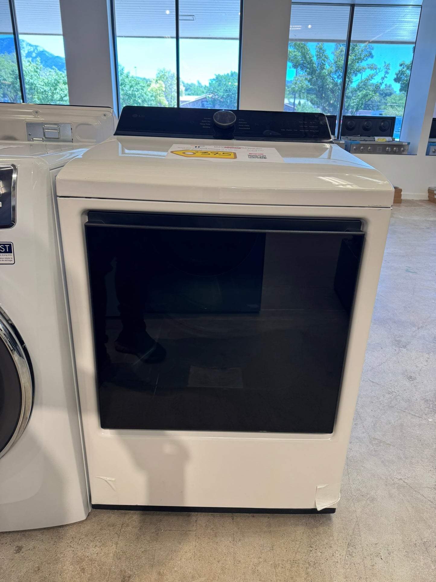NEW! LG 7.3 Cu Ft Electric Dryer MODEL: DLE8400WE DRY13123S
