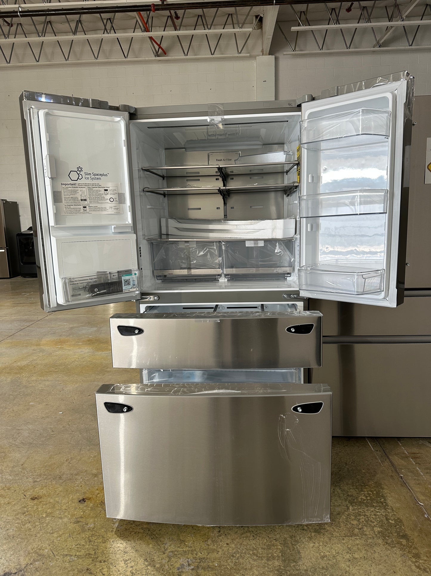 NEW LG REFRIGERATOR WITH SMART COOLING SYSTEM MODEL: LMXS28626S REF13952S
