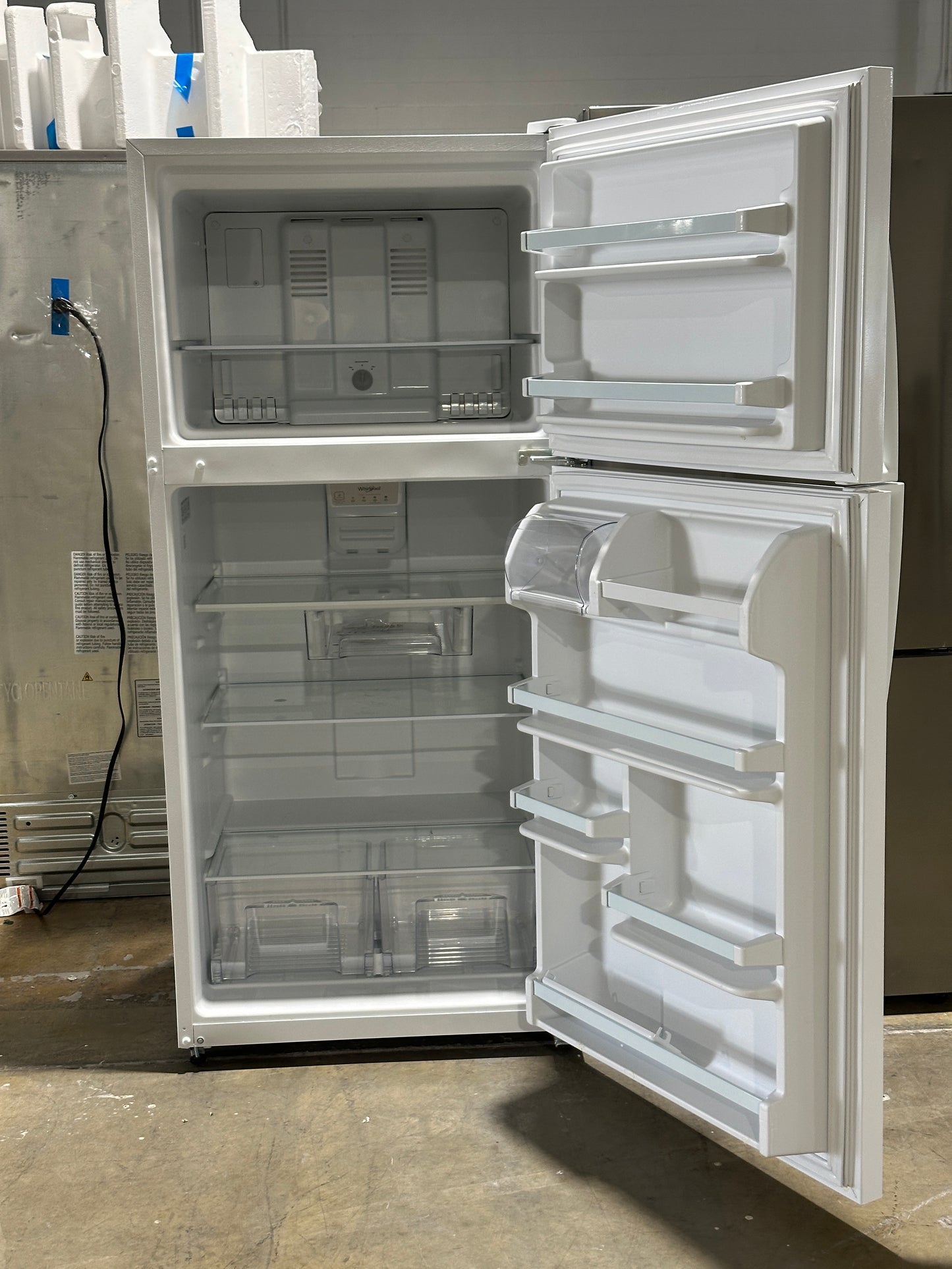 GREAT NEW WHIRLPOOL TOP FREEZER REFRIGERATOR MODEL: WRT318F2DW11 REF13973S