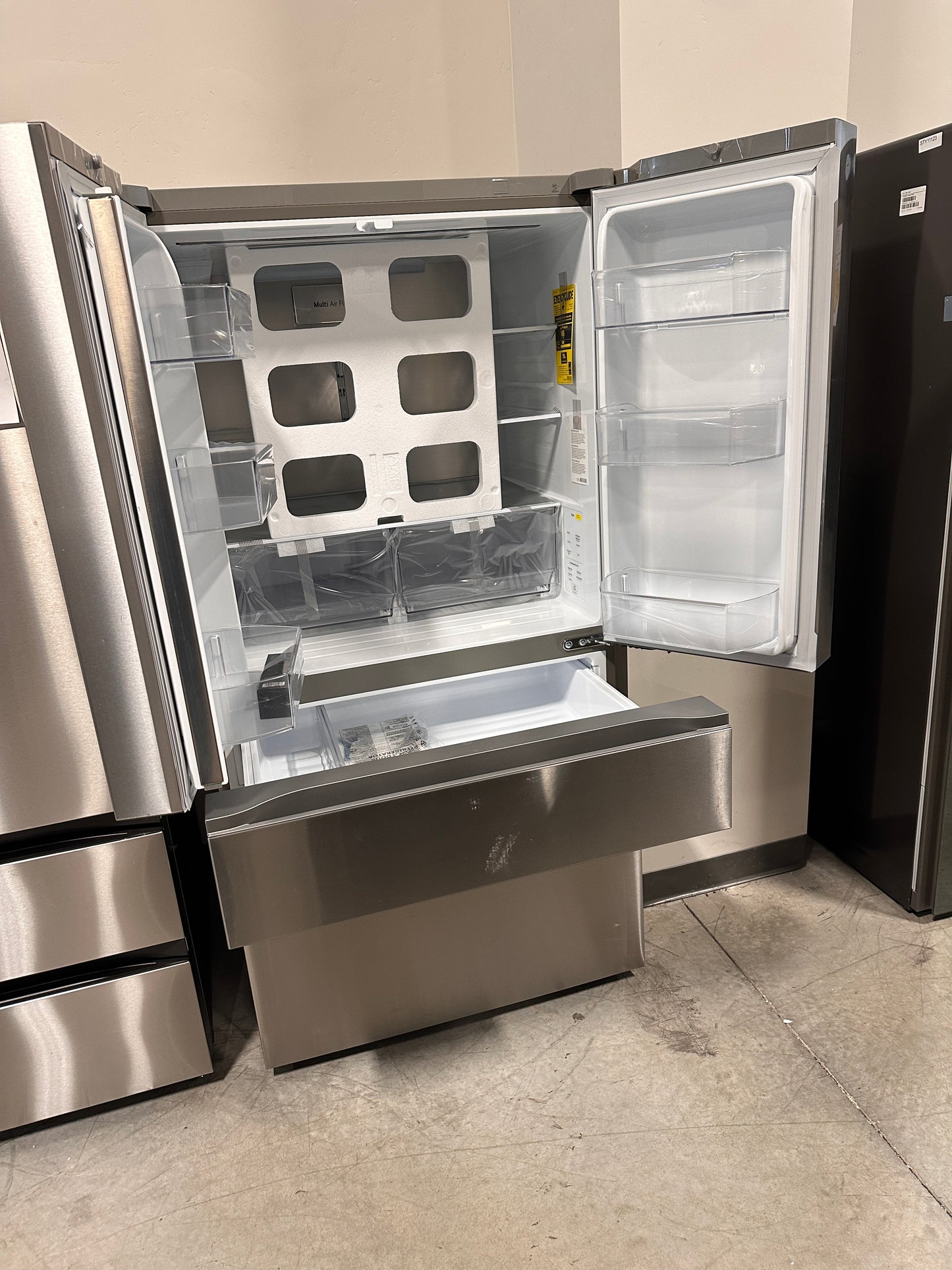 GREAT NEW LG FRENCH DOOR REFRIGERATOR Model: LF30S8210S REF13600