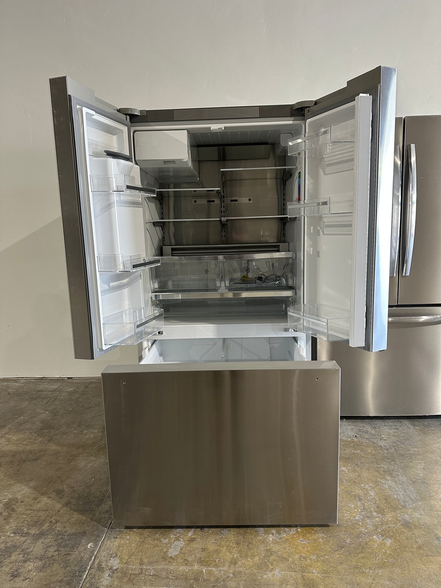 BRAND NEW BOSCH REFRIGERATOR with QUICK ICE PRO MODEL: B36FD50SNS/04 REF13984S