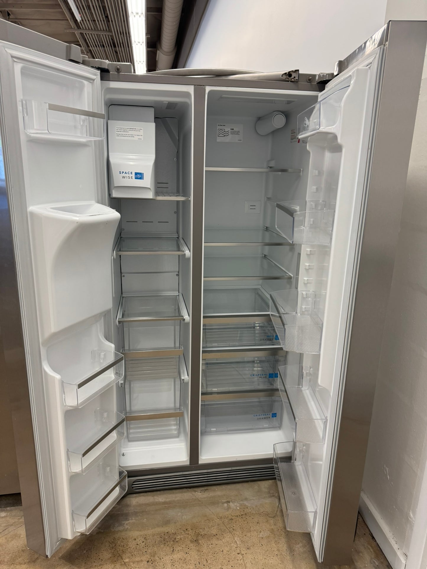 STAINLESS STEEL SIDE BY SIDE NEW FRIGIDAIRE REFRIGERATOR MODEL: GRSS2652AF REF13614S