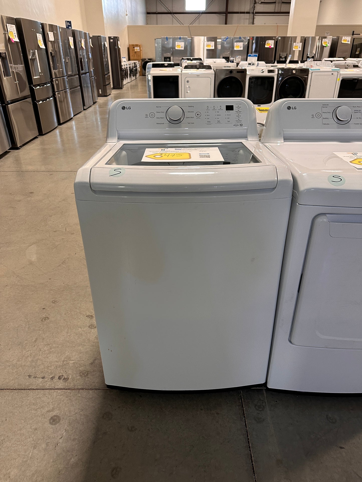 GREAT NEW LG TOP LOAD WASHER with 4-WAY AGITATOR Model: WT7005CW WAS13637