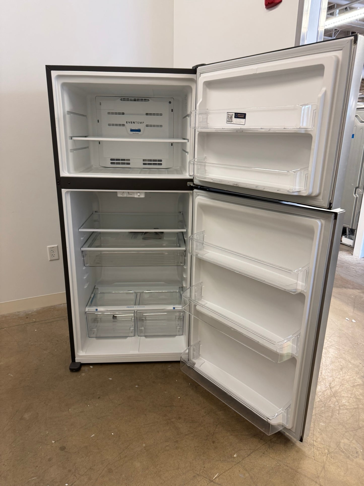 NEW! Frigidaire 20.0 cu. ft. Top Freezer Refrigerator MODEL: LFTR2045VF REF10412R