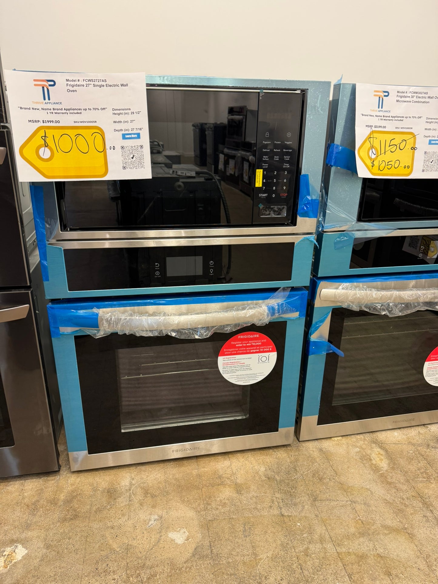 NEW! Frigidaire 27" Single Electric Wall Oven with Fan Convection MODEL: FCWM2727ASH WOV10005R