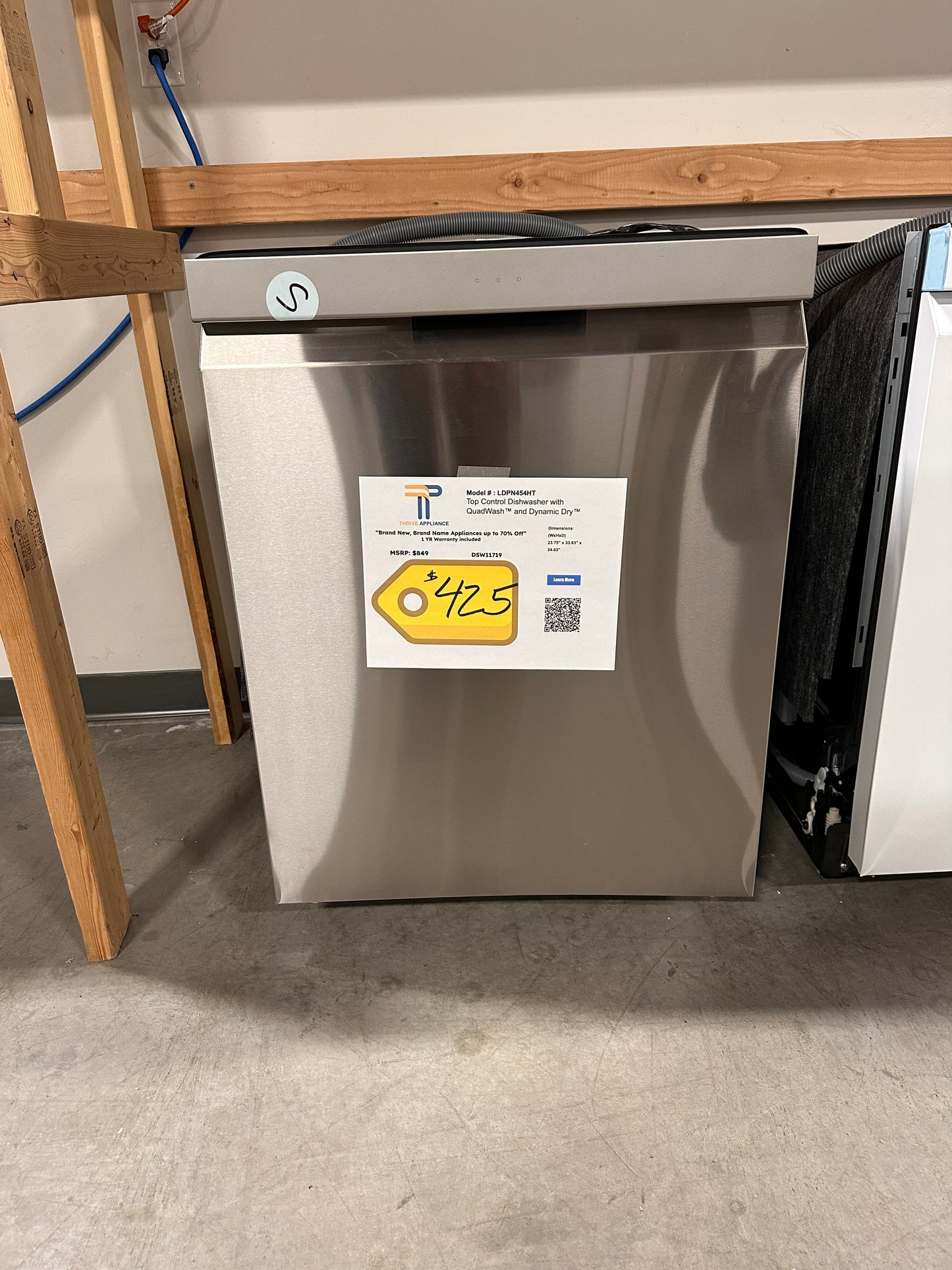 Great New LG Front Control Dishwasher with QuadWash Model: LDPN454HT DSW11719