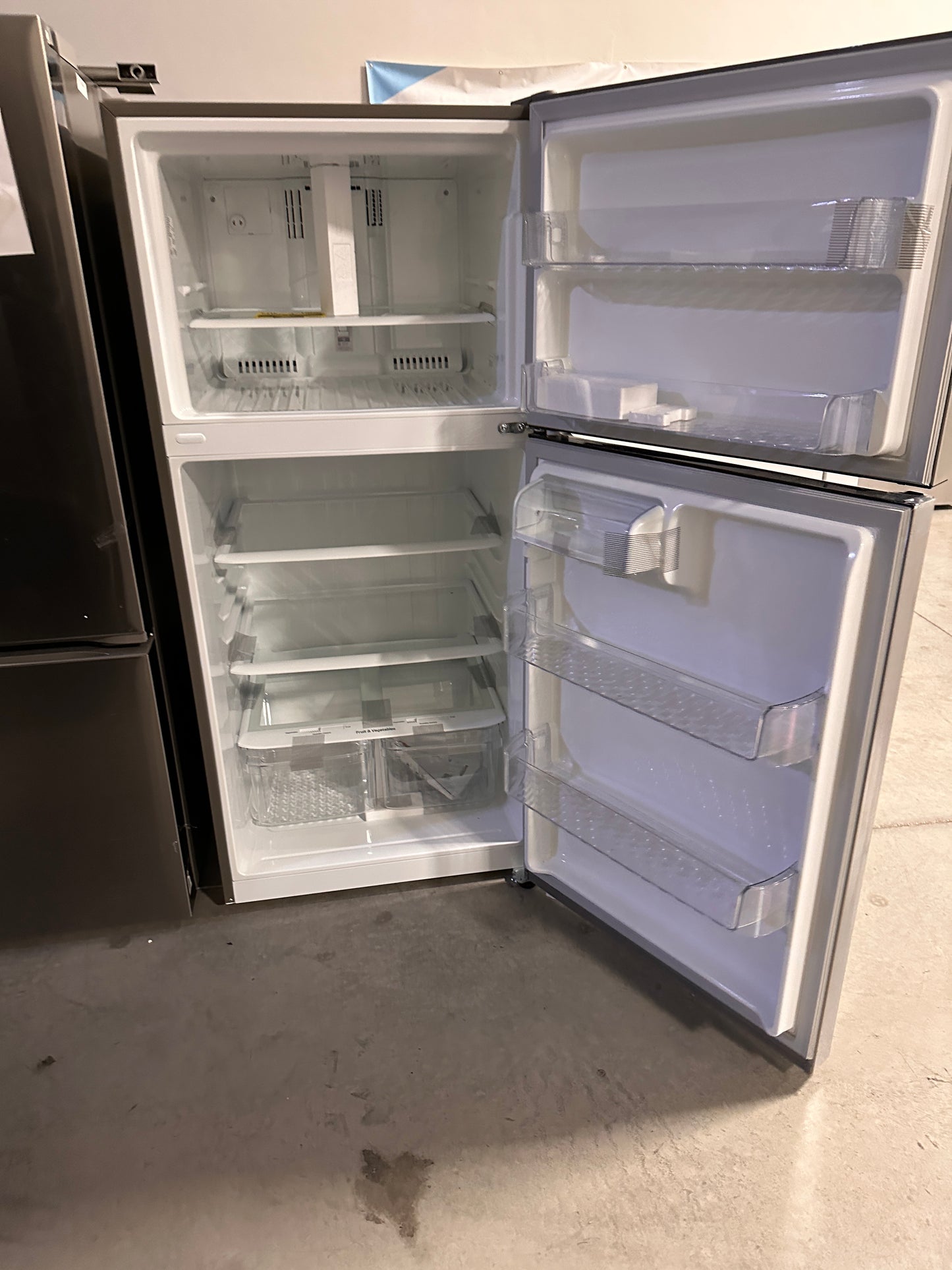 GREAT NEW LG TOP FREEZER REFRIGERATOR Model: LTCS20020S REF13653