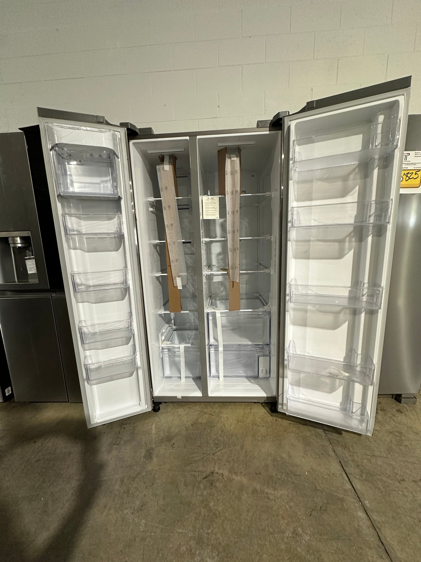 ON SALE! NEW LARGE CAPACITY SIDE BY SIDE REFRIGERATOR MODEL: RS28A500ASR/AA REF10008R