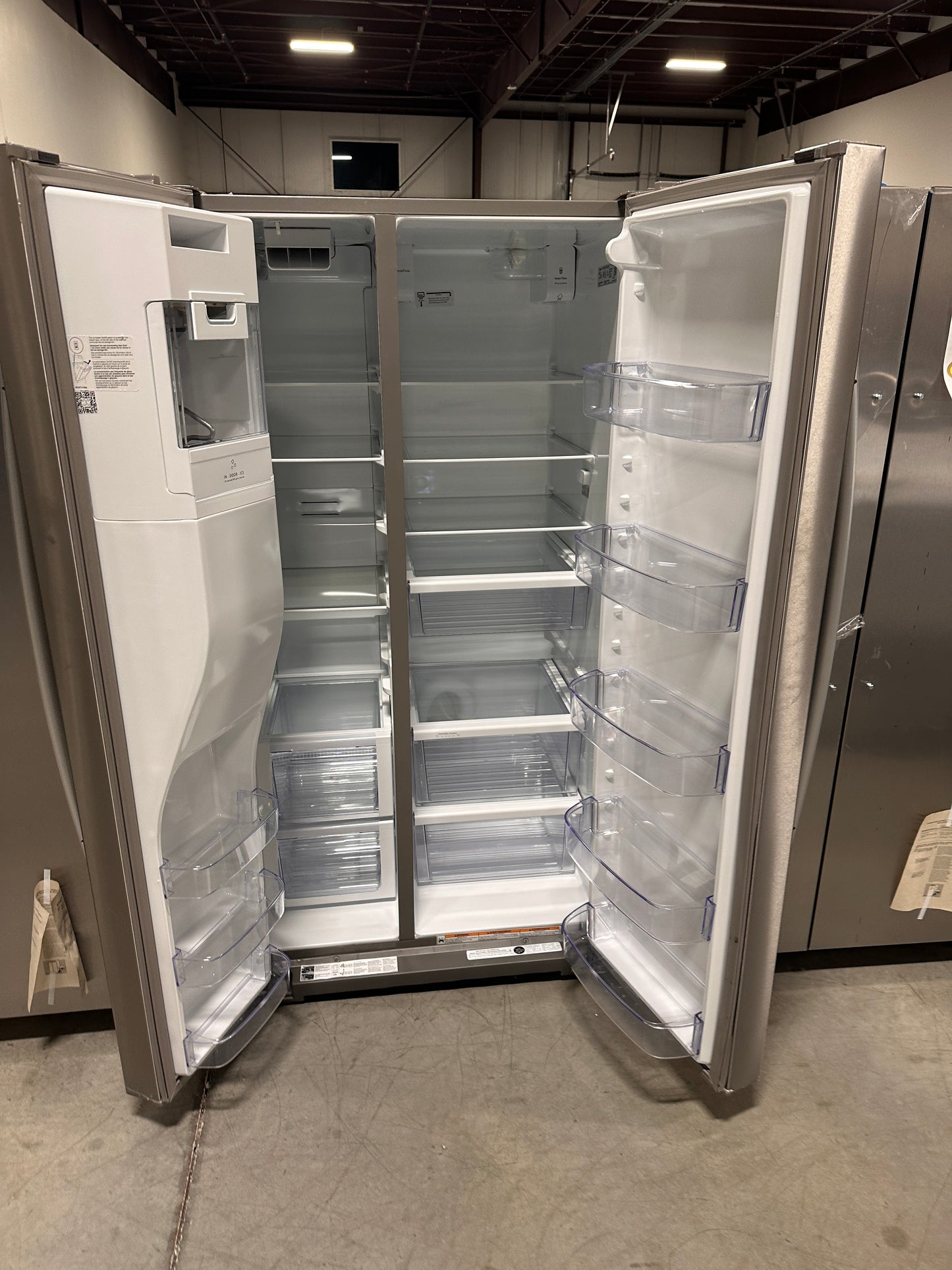 NEW! Whirlpool 36 in. 28.5 Cu. Ft Side-by-Side Refrigerator MODEL: WRS588FIHZ REF13675