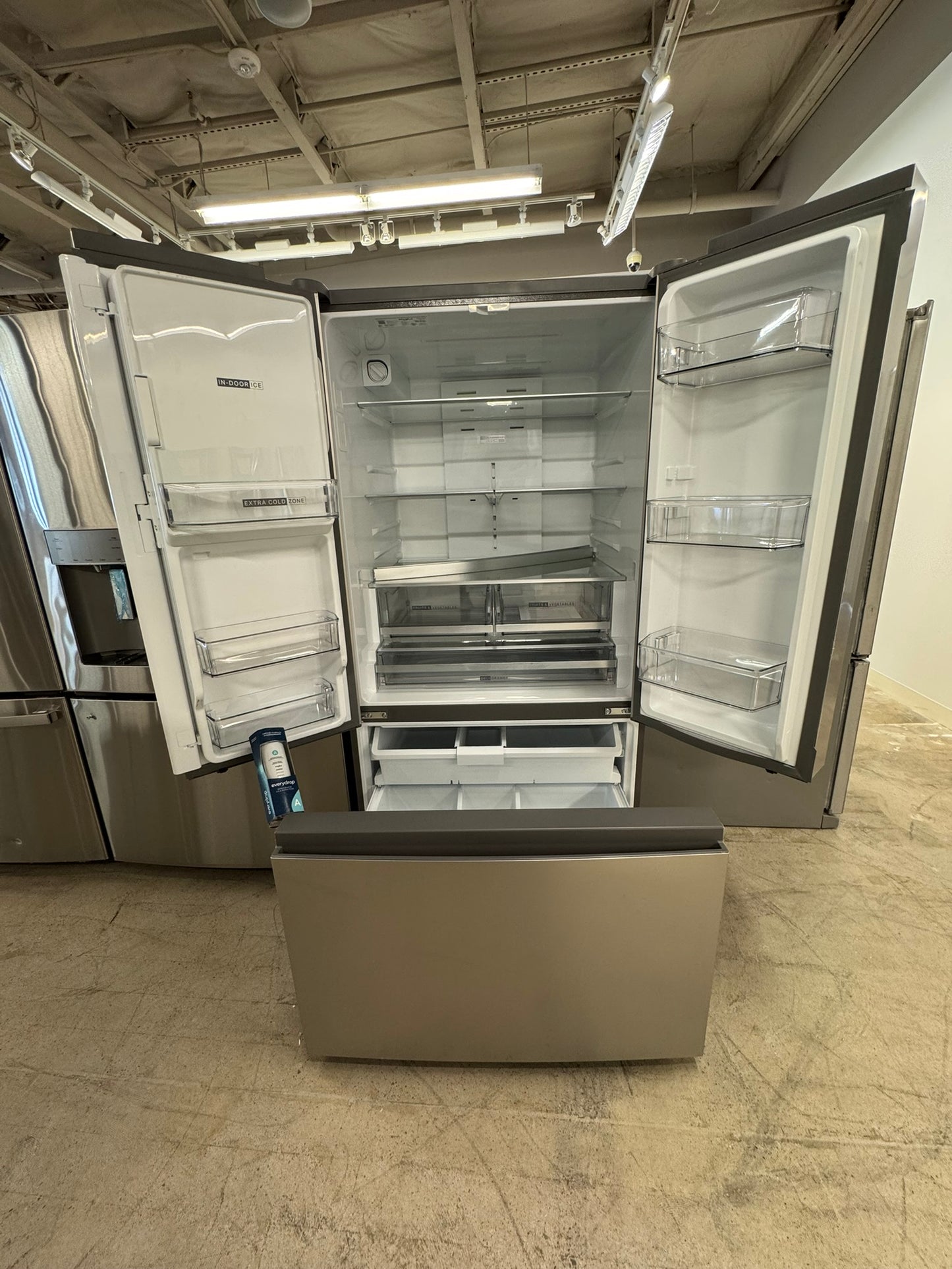 BEAUTIFUL BRAND NEW WHIRLPOOL FRENCH DOOR REFRIGERATOR MODEL: WRFF3536SZ REF10427R