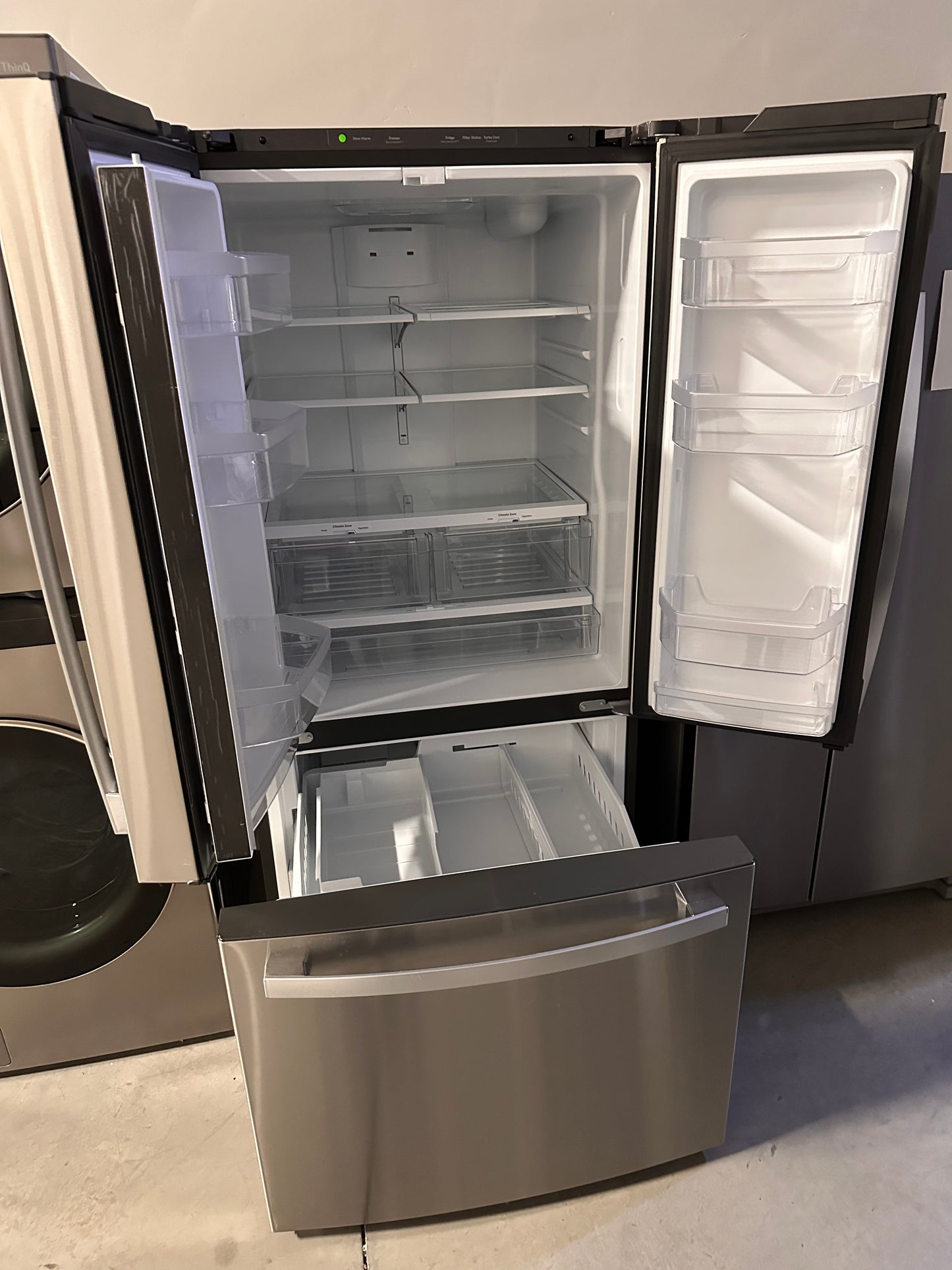 LG CONVECTION RANGE with EASY CLEAN and AIR FRY - RAG11495S LREL6323D