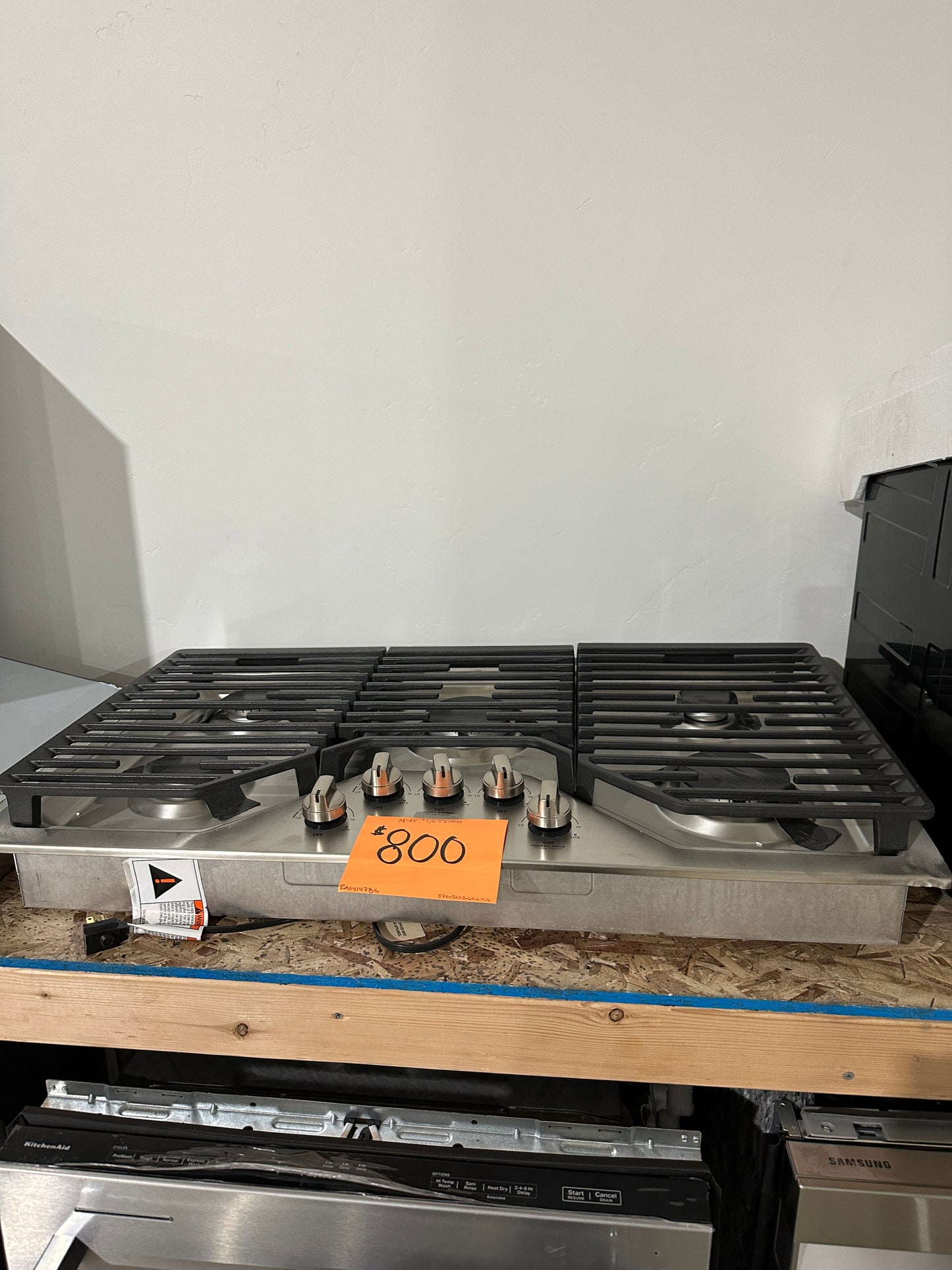 GE - 36" Built-In Gas Cooktop - Stainless steel Model:JGP3036SLSS RAG11478S