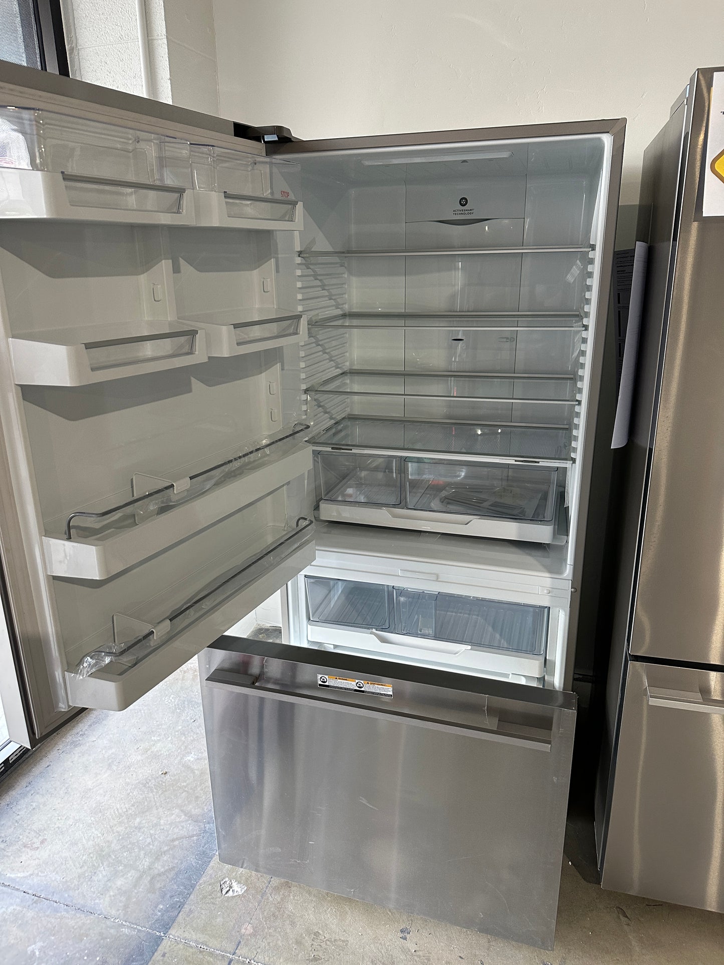 GORGEOUS ACTIVESMART COUNTER DEPTH REFRIGERATOR - REF12116S Model:RF170WDLX5-N