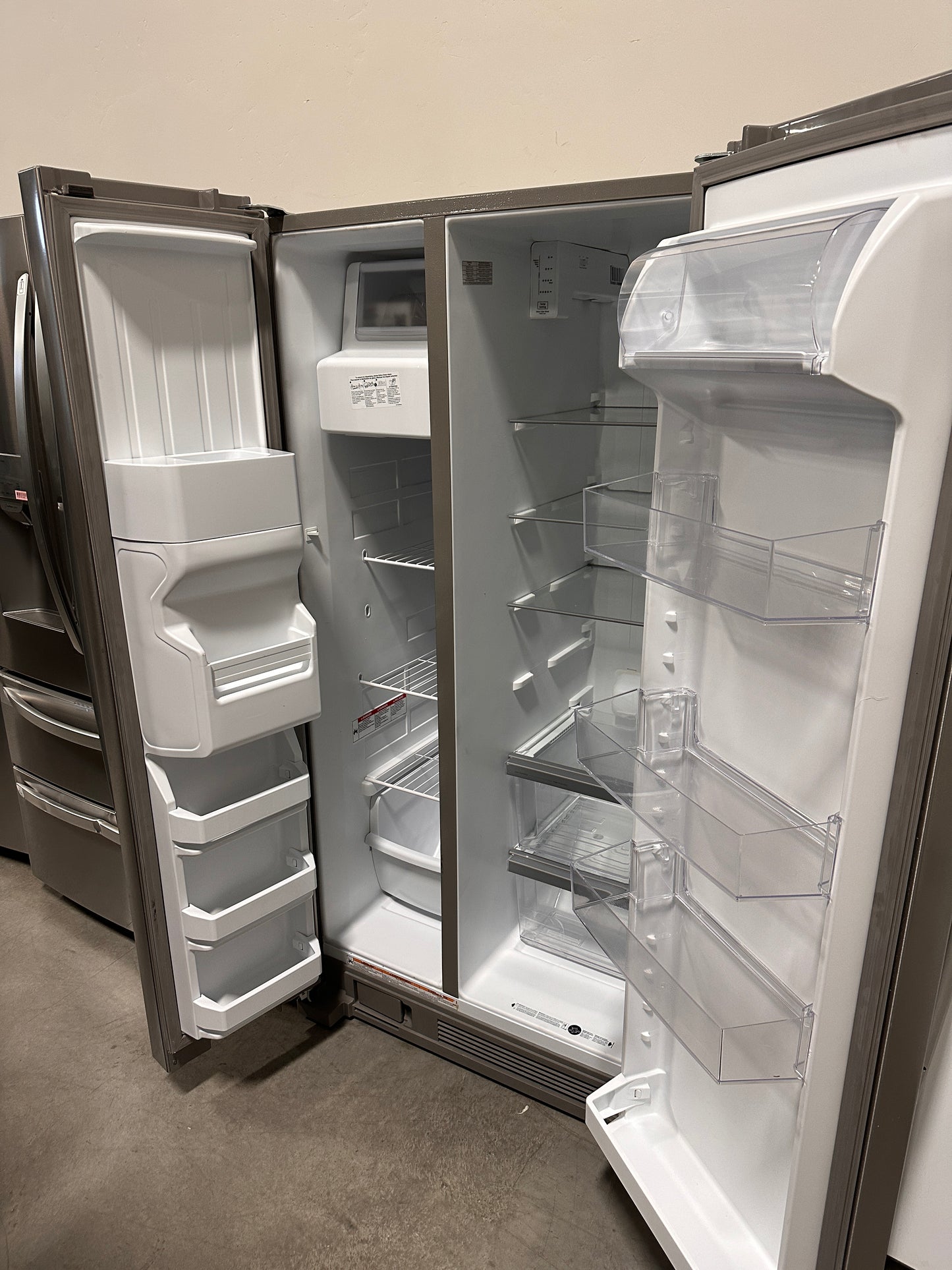 GREAT PRICE! Whirlpool 36 Side-by-Side Refrigerator MODEL: WRS315SDHZ REF13696