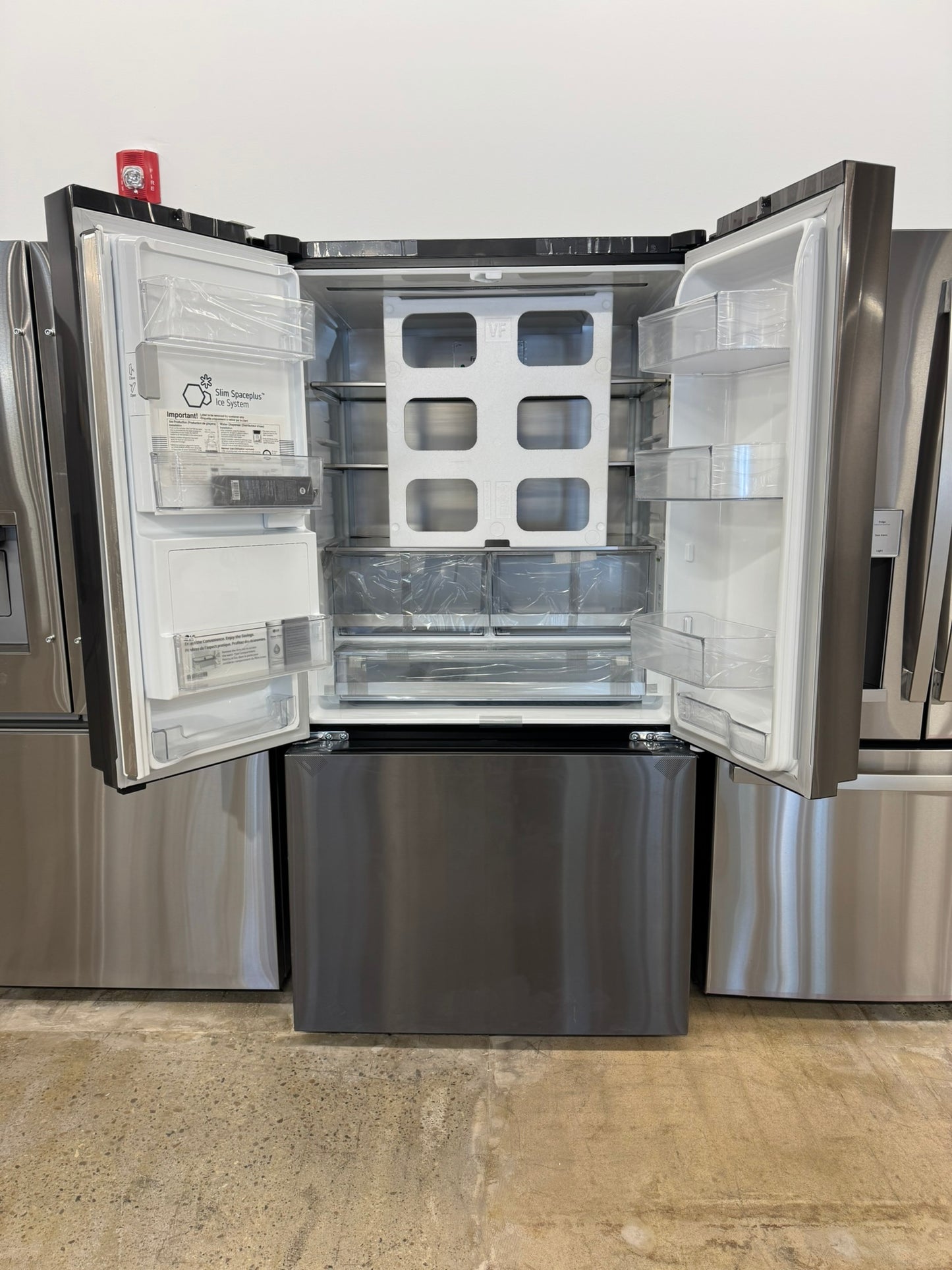 GREAT NEW COUNTER DEPTH MAX SMART FRENCH DOOR REFRIGERATOR MODEL: LRYXC2606D REF10221R
