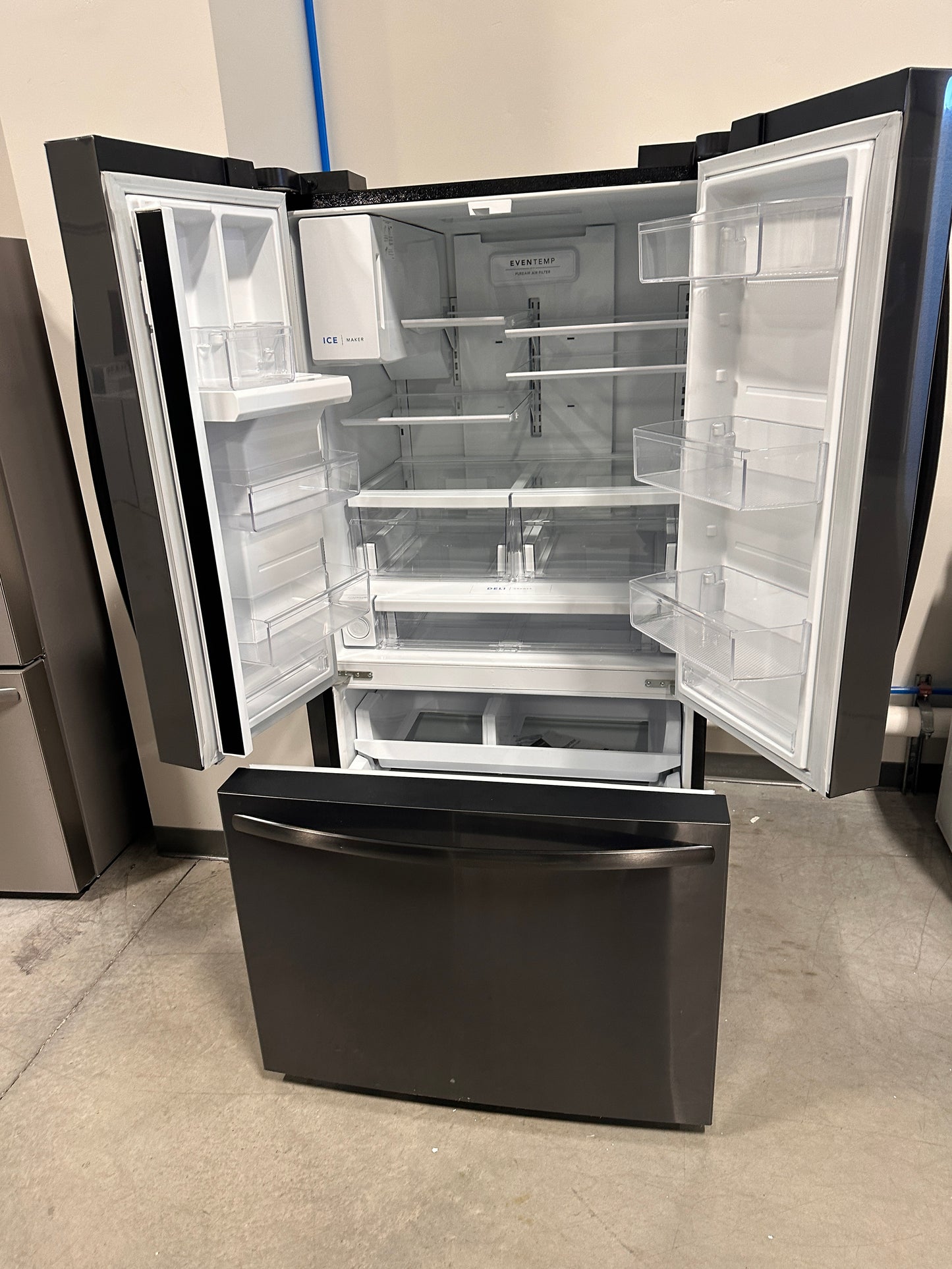 GREAT NEW FRIGIDAIRE FRENCH DOOR REFRIGERATOR MODEL: FRFS2823AD REF13744