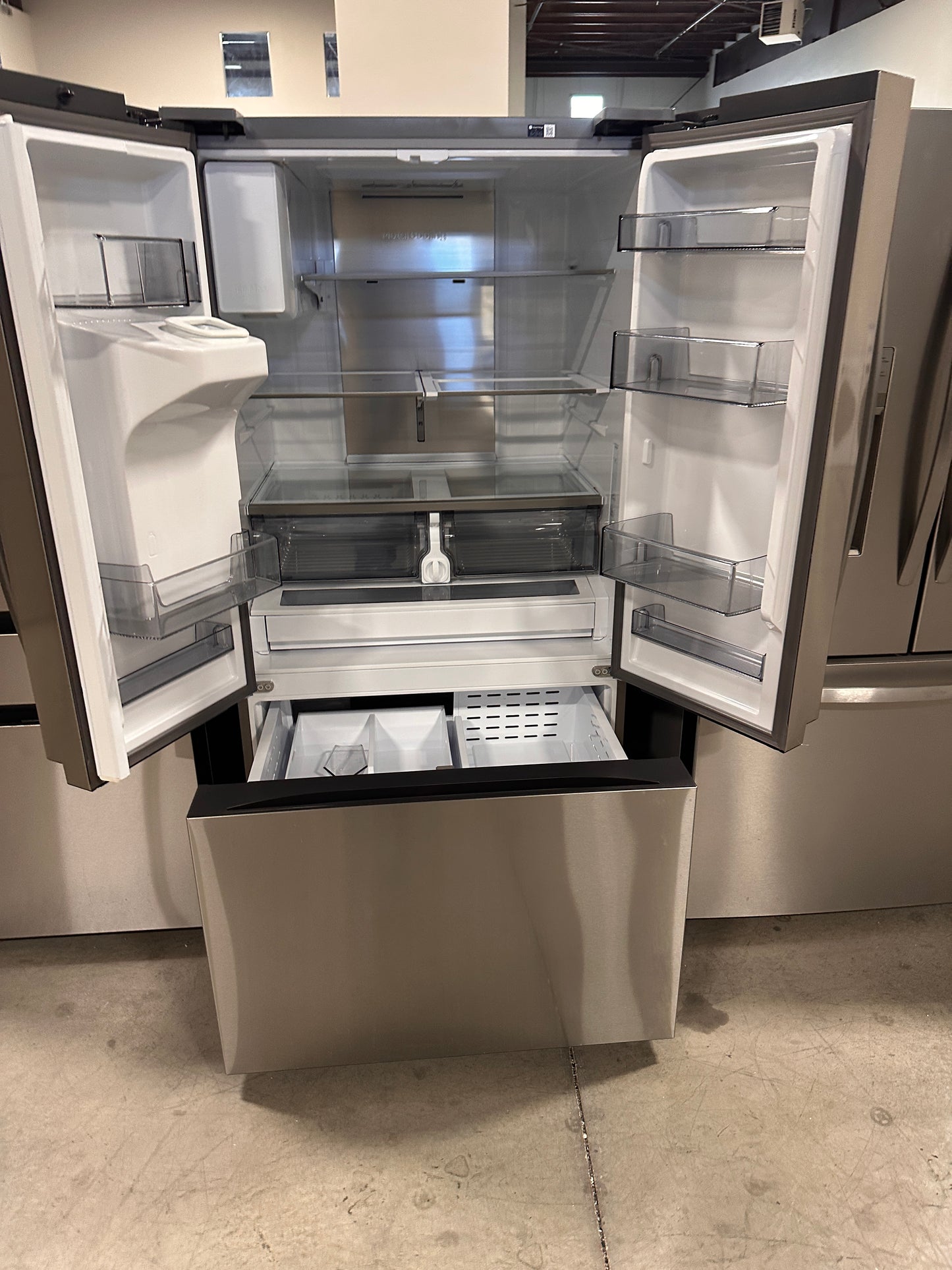 NEW! Samsung 31 cu ft Mega Capacity French Door Refrigerator MODEL: RF32CG5400SR REF13716
