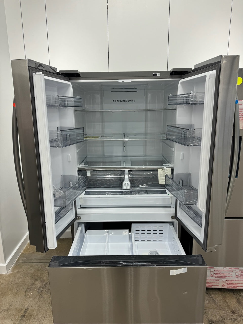 BRAND NEW SAMSUNG STAINLESS STEEL SMART REFRIGERATOR MODEL: RF32CG5100SRAA REF10004R