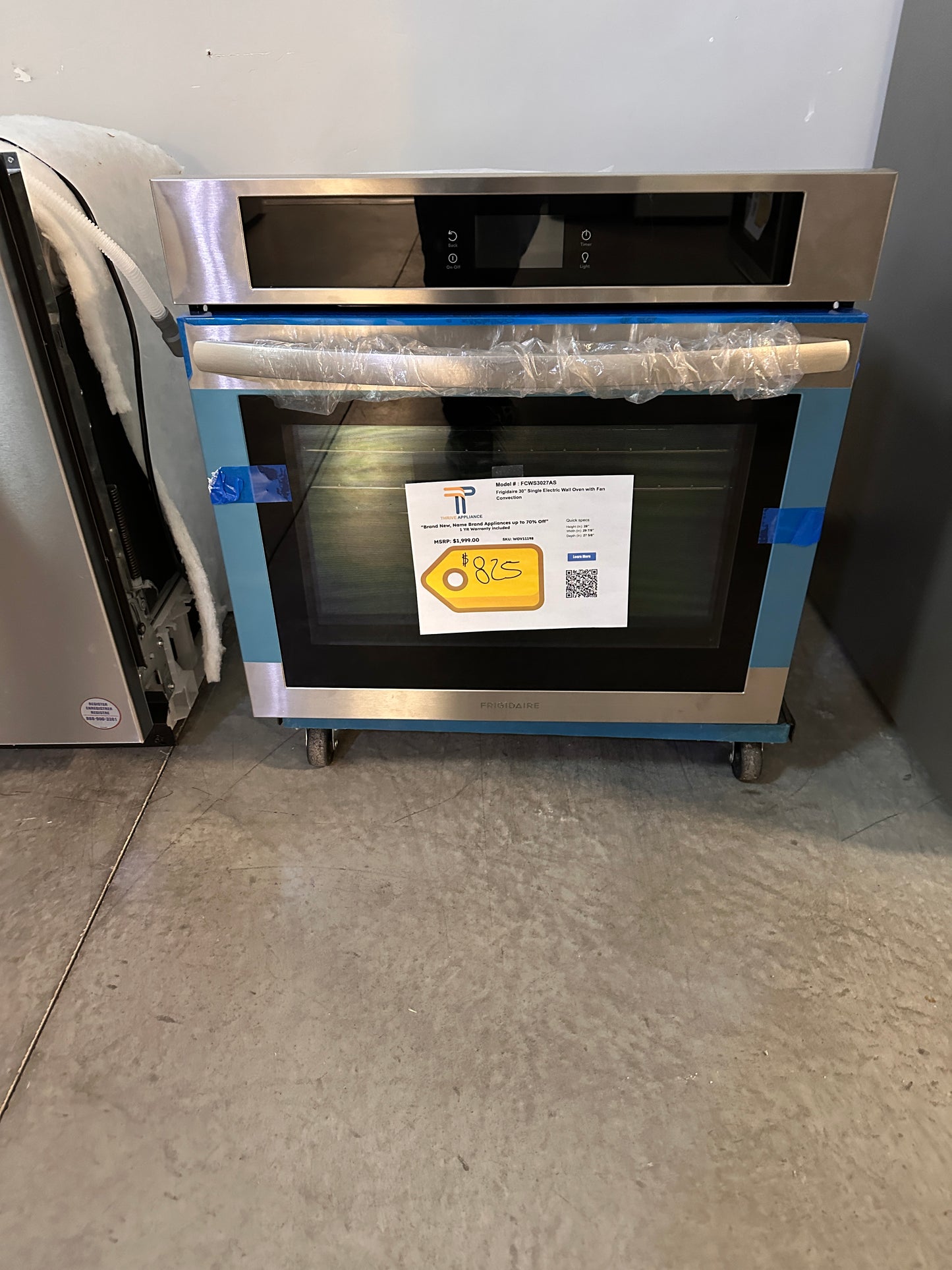 NEW! Frigidaire 30" Electric Single Wall Oven MODEL: FCWS3027AS WOV11198