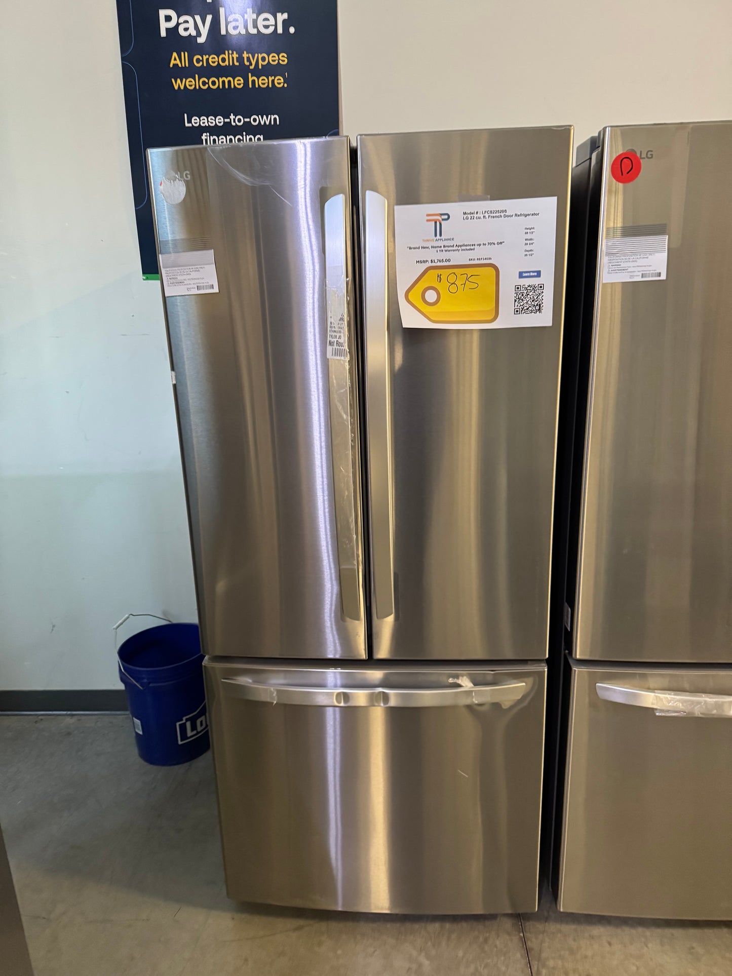 BEAUTIFUL NEW! LG 21.8 cu ft French Door Refrigerator MODEL: LFCS22520S REF14036