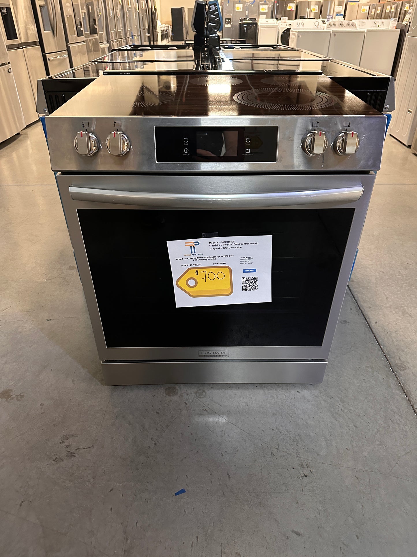 GREAT NEW FRIGIDAIRE GALLERY ELECTRIC RANGE with TOTAL CONVECTION MODEL: GCFE3060BF RAG11986