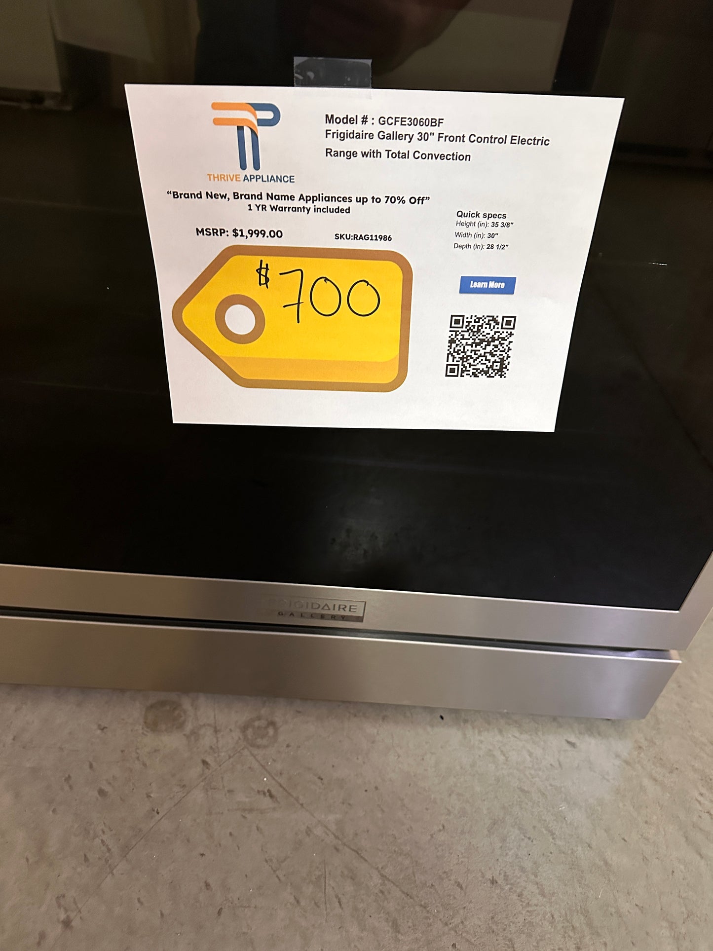 GREAT NEW FRIGIDAIRE GALLERY ELECTRIC RANGE with TOTAL CONVECTION MODEL: GCFE3060BF RAG11986