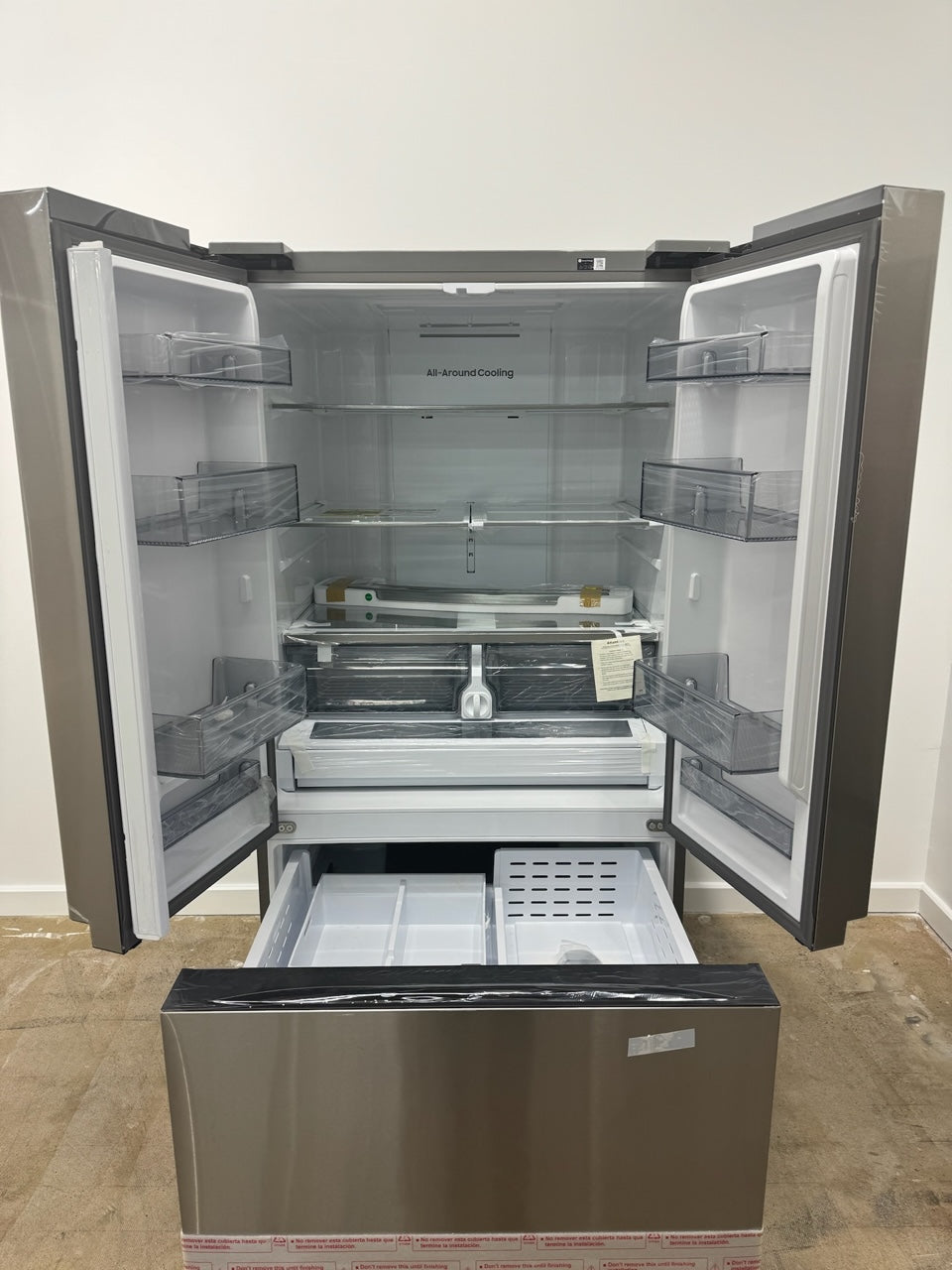 GORGEOUS BRAND NEW SAMSUNG 3-DOOR REFRIGERATOR MODEL: RF32CG5100SRAA REF10002R