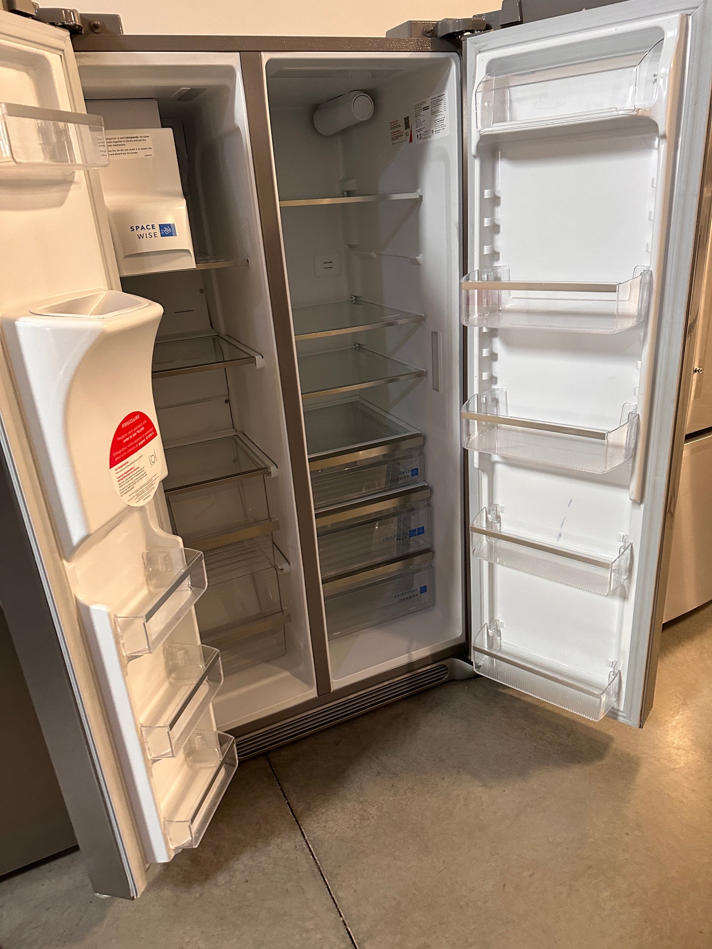 GREAT NEW FRIGIDIARE GALLERY SIDE BY SIDE REFRIGERATOR Model: GRSS2652AF REF13504