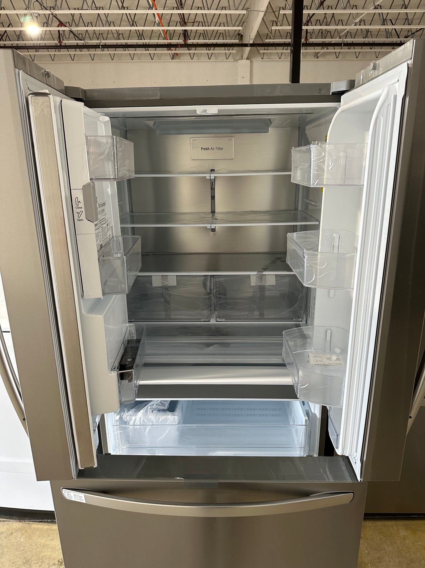 GREAT LG COUNTER DEPTH REFRIGERATOR with DUAL ICE Model:LRFXC2606S REF12166S