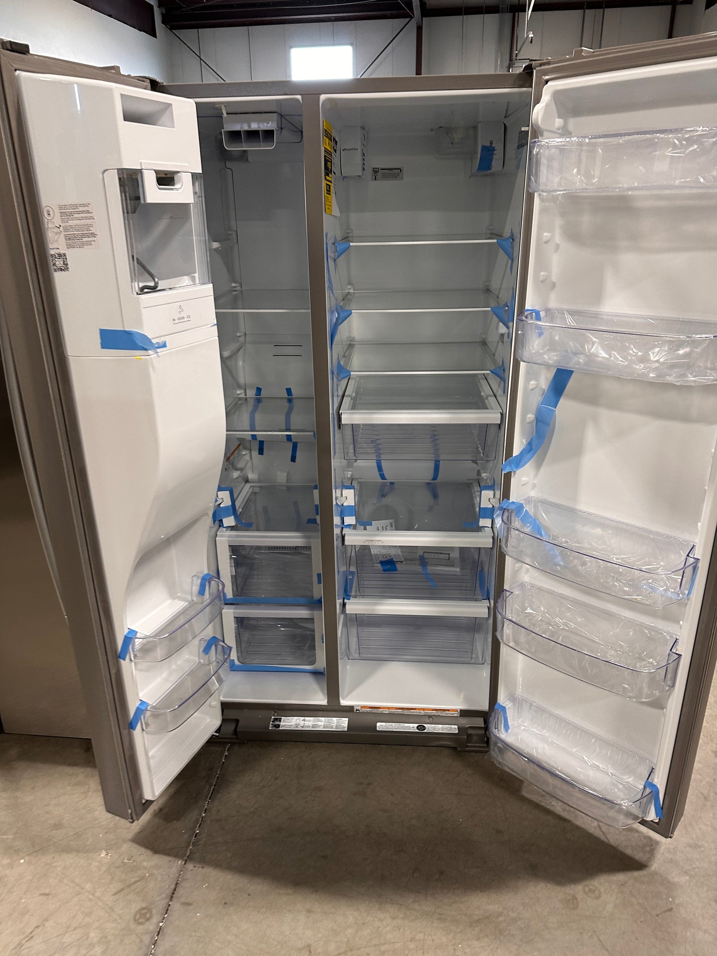 GREAT NEW WHIRLPOOL SIDE-BY-SIDE REFRIGERATOR MODEL: WRS588FIHZ REF13709