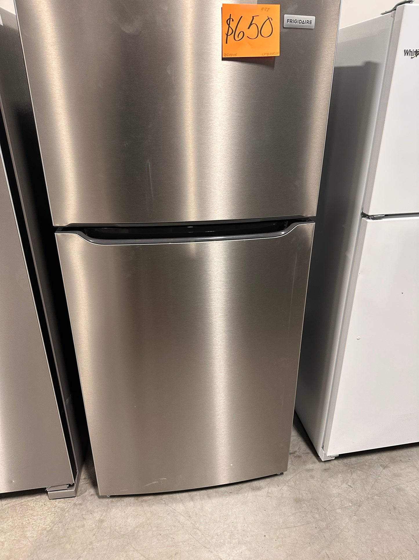GREAT NEW TOP FREEZER REFRIGERATOR - REF12805 LFTR1835VF