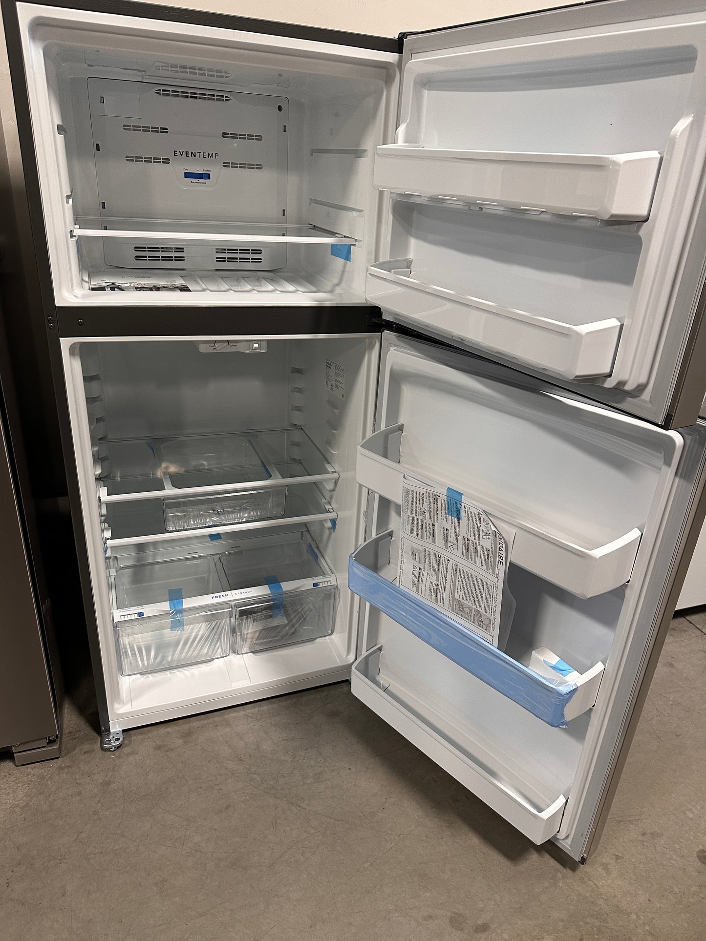 GREAT NEW TOP FREEZER REFRIGERATOR - REF12805 LFTR1835VF