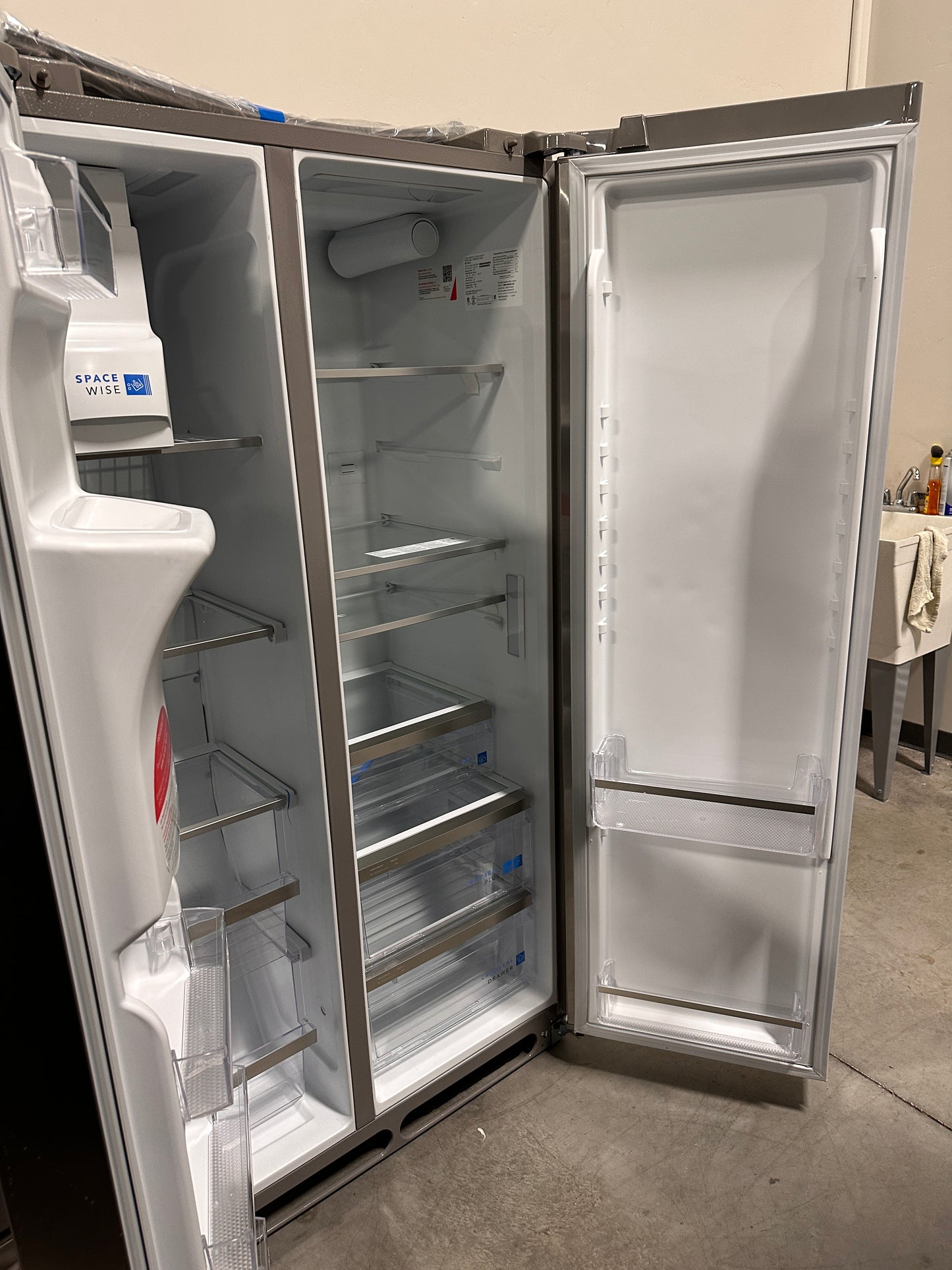 GREAT NEW FRIGIDAIRE GALLERY SIDE BY SIDE REFRIGERATOR MODEL: GRSC2352AF REF13762