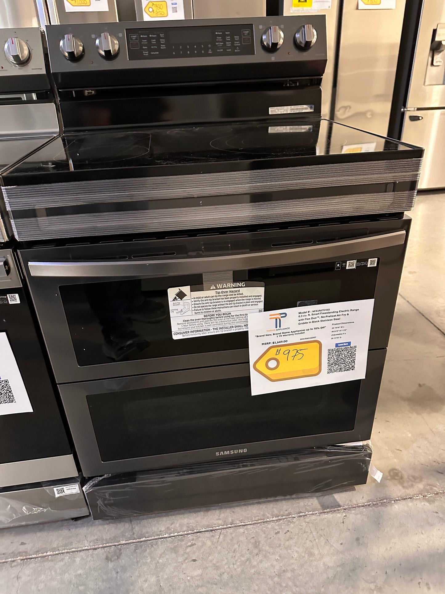 BEAUTIFUL DOUBLE OVEN SAMSUNG ELECTRIC RANGE MODEL: NE63A6751SG RAG12007