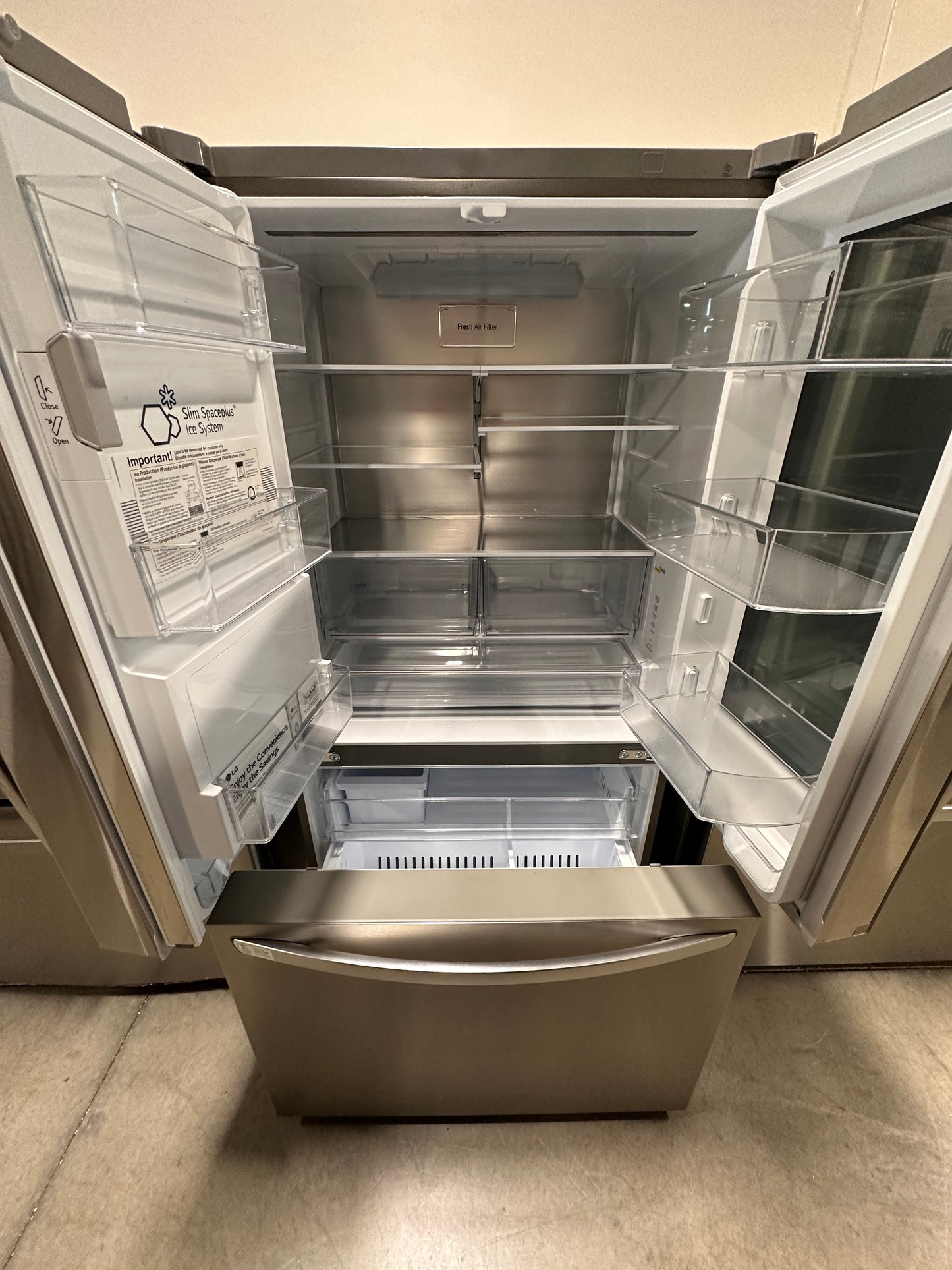 NEW LG FRENCH DOOR COUNTER DEPTH REFRIGERATOR - REF12734 LRFOC2606S