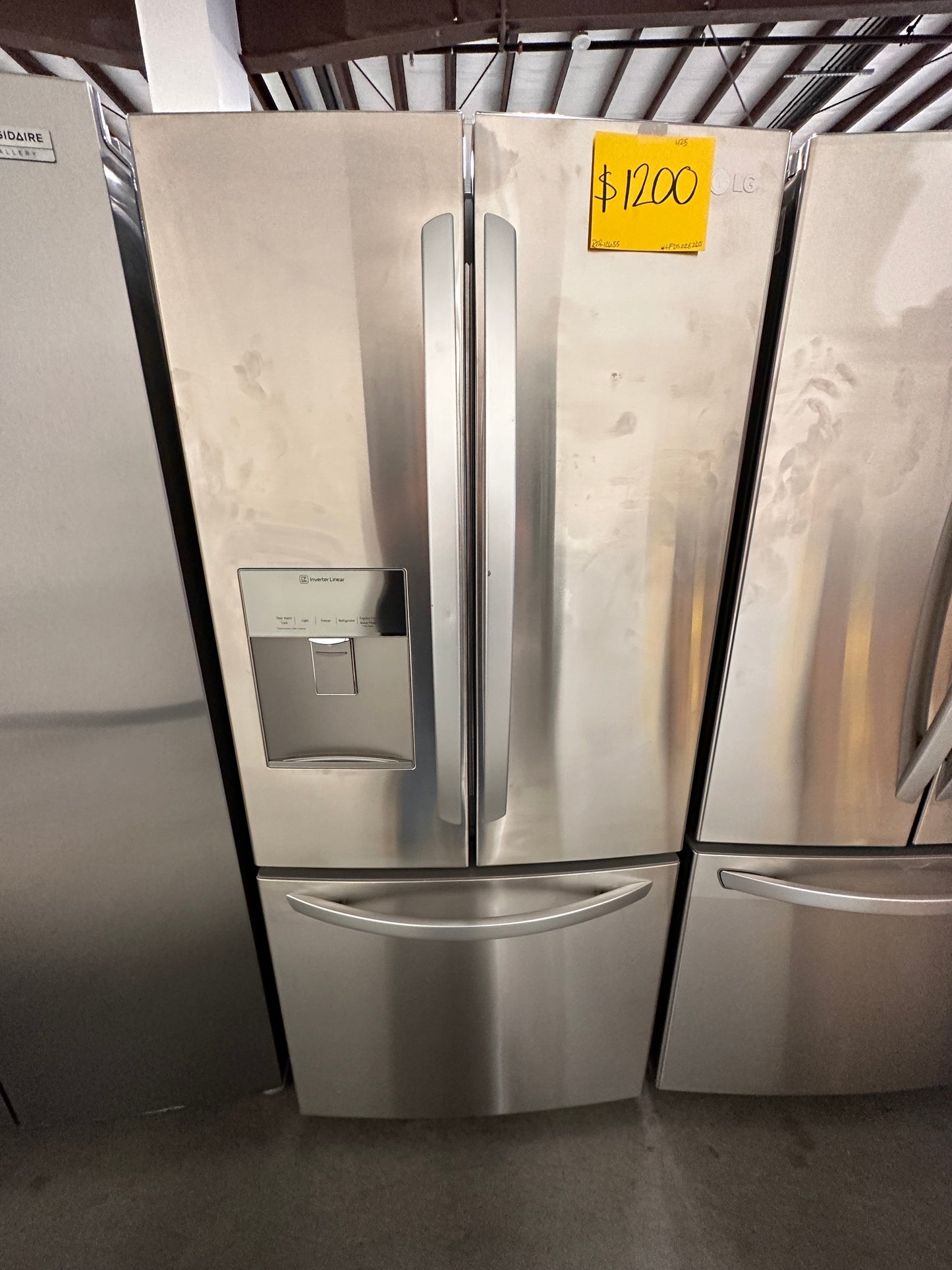 GREAT NEW LG FRENCH DOOR STAINLESS STEEL FRIDGE - REF12655 LFDS22520S