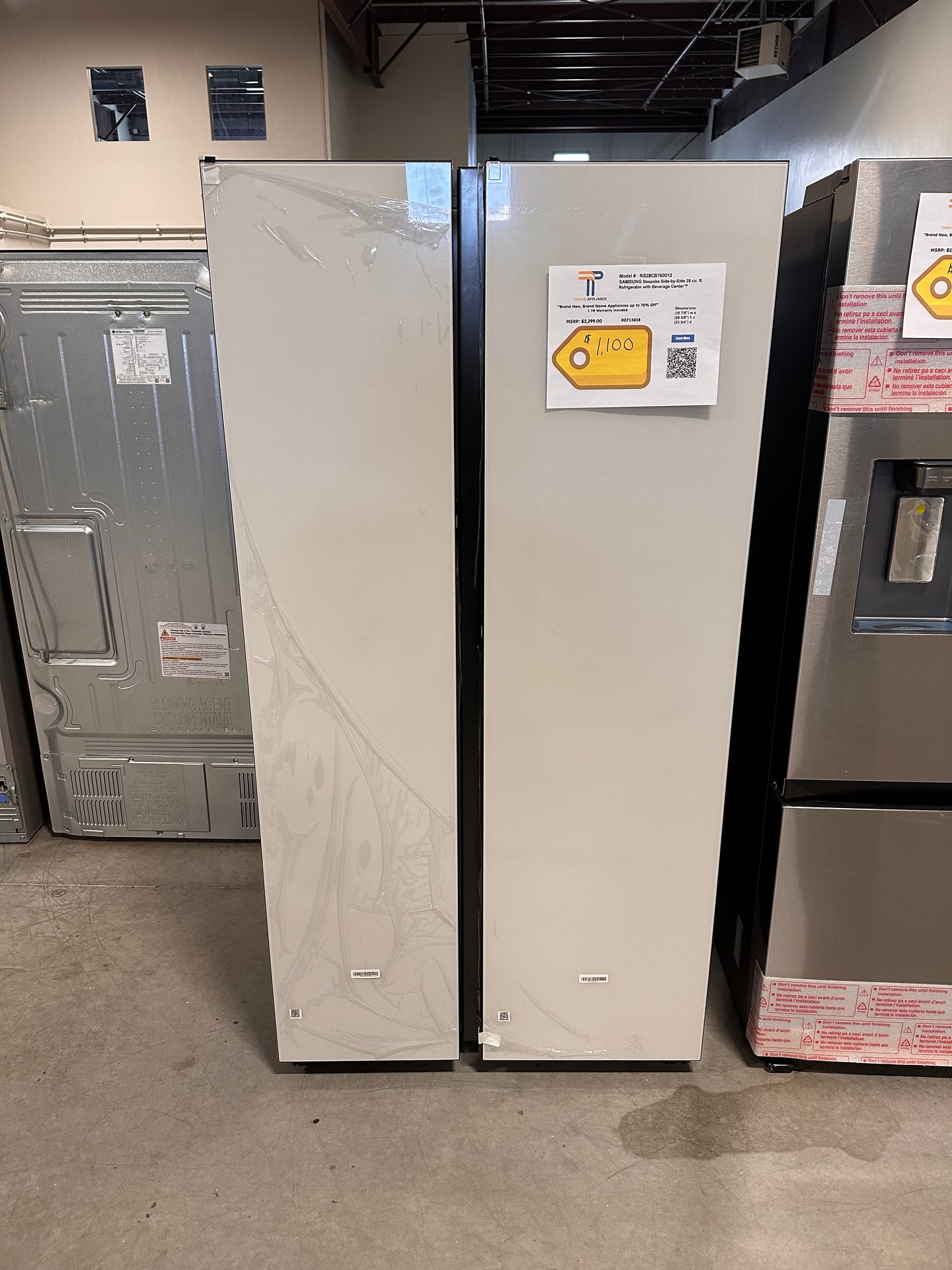 GORGEOUS! Samsung Bespoke Refrigerator with Beverage Center MODEL: RS28CB760012 REF13818