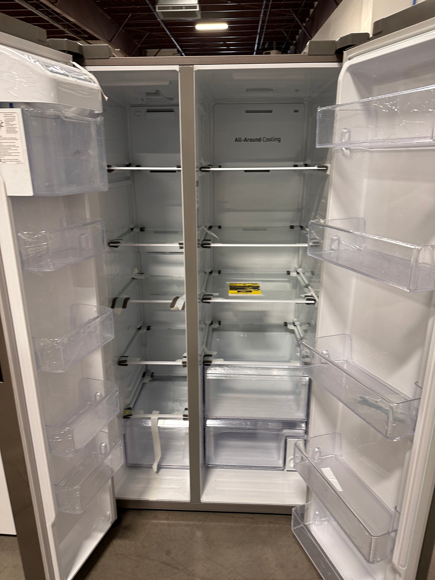 LIKE NEW SAMSUNG SIDE BY SIDE REFRIGERATOR - REF12832 RS28A500ASR